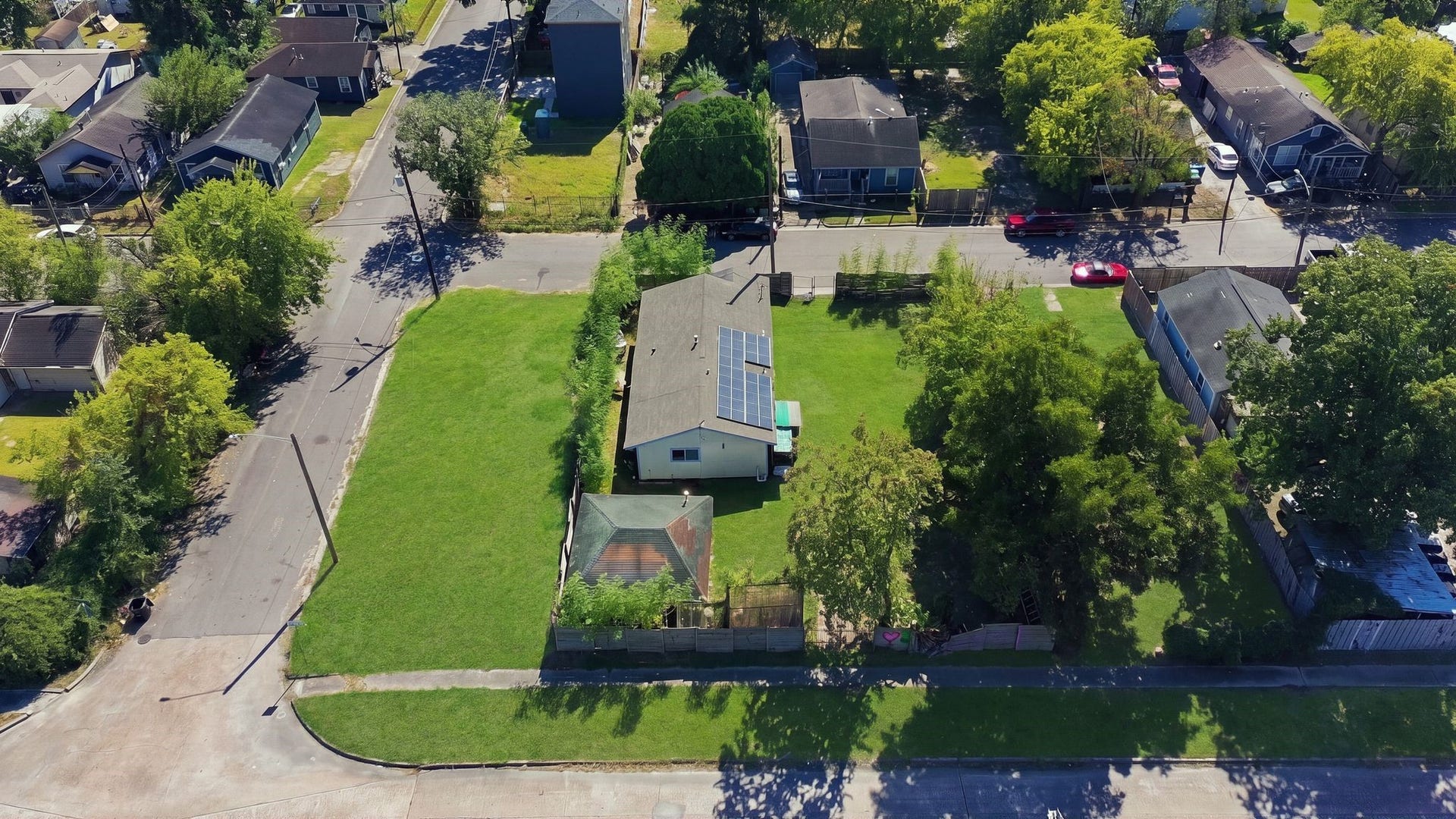 1323 E 36th Street, Houston, TX 77022 1323 E 36th Street, Houston, TX 77022