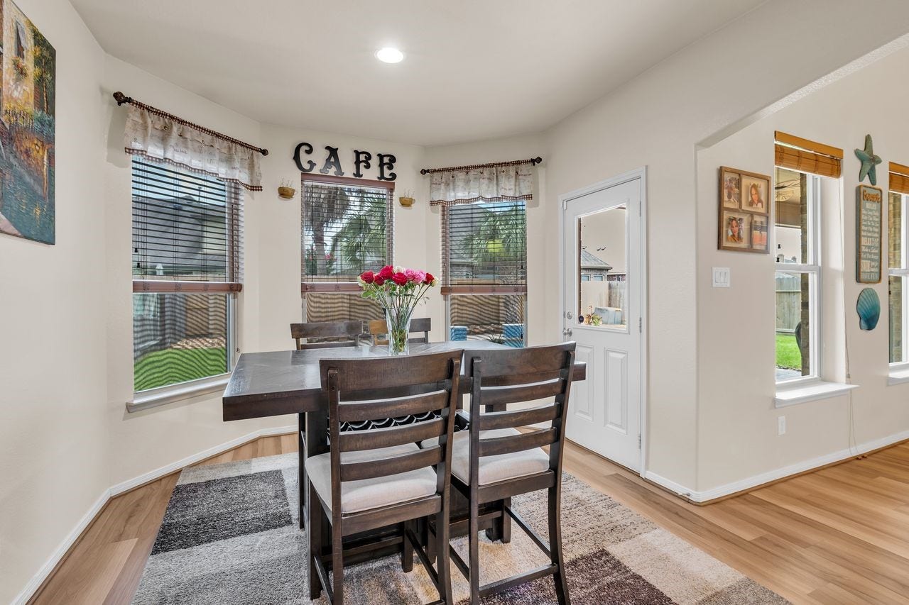 680 Cumberland Ridge Lane, League City, TX 77573 Breakfast Area