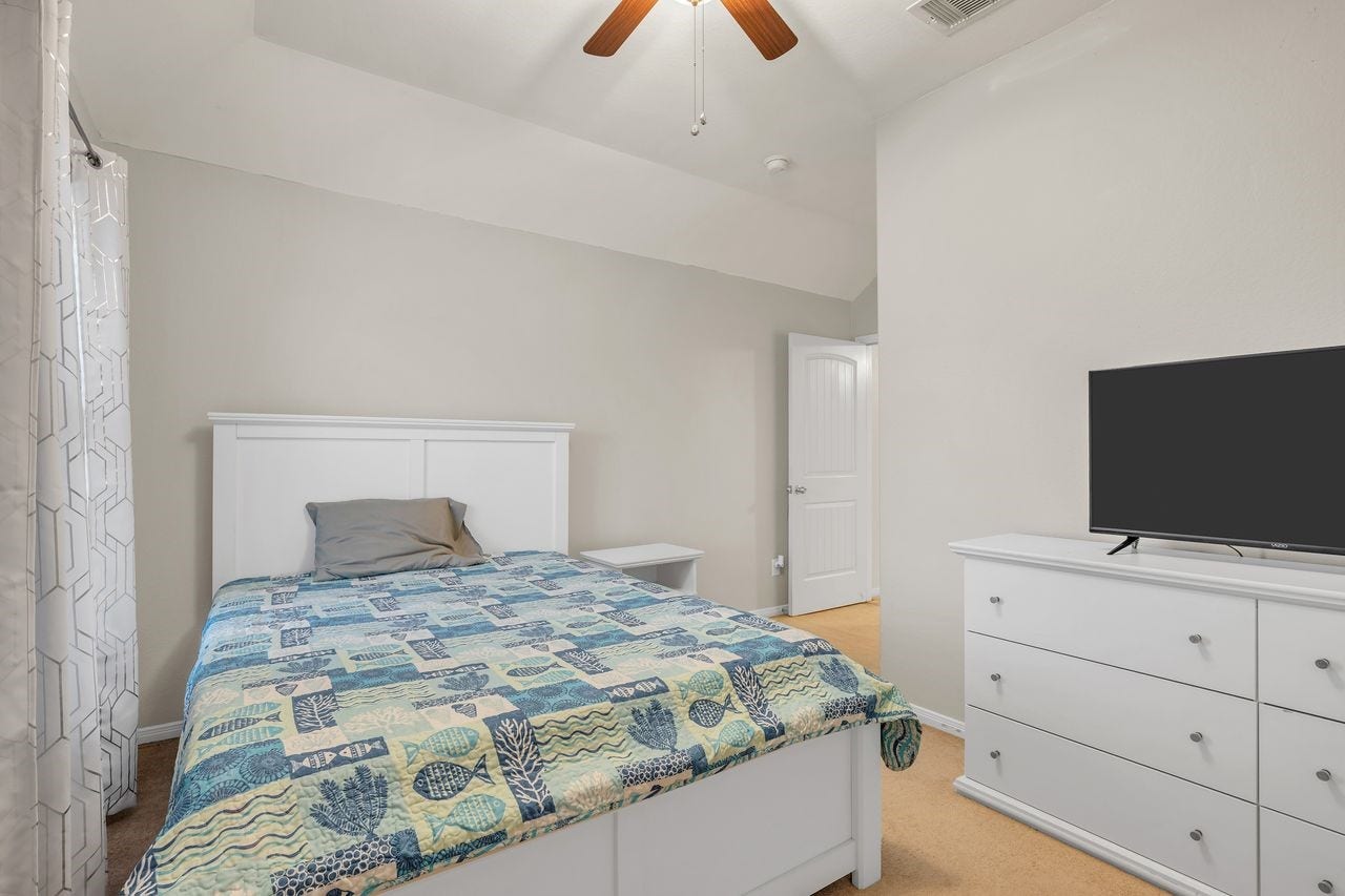 680 Cumberland Ridge Lane, League City, TX 77573 Guest Suite
