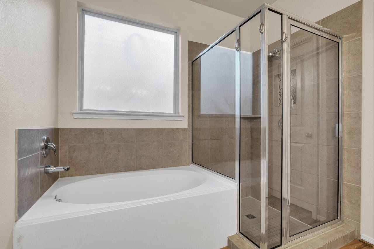 680 Cumberland Ridge Lane, League City, TX 77573 Primary Bathroom