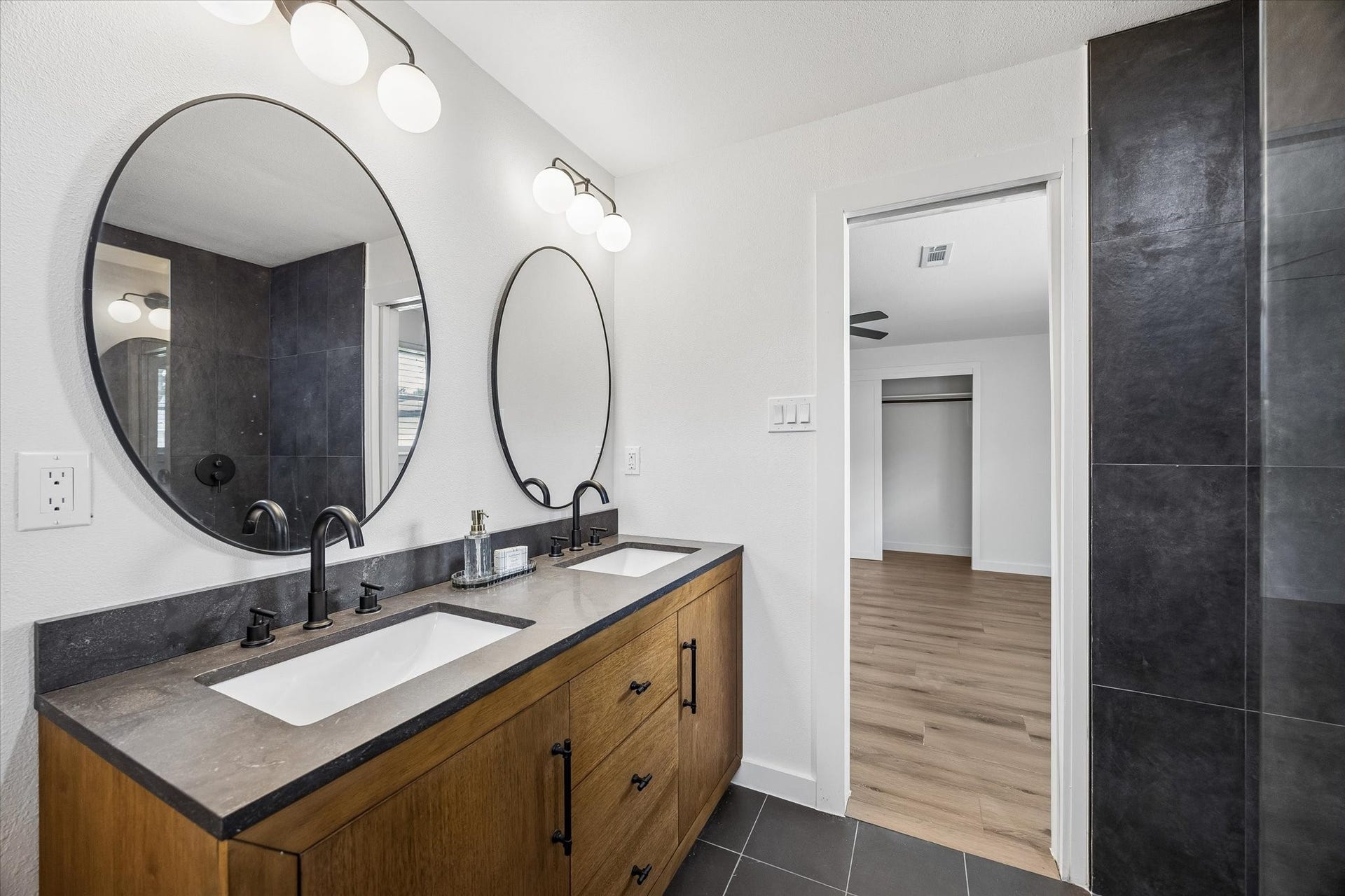 10618 Wickersham Lane, Houston, TX 77042 10618 Wickersham Lane, Houston, TX 77042