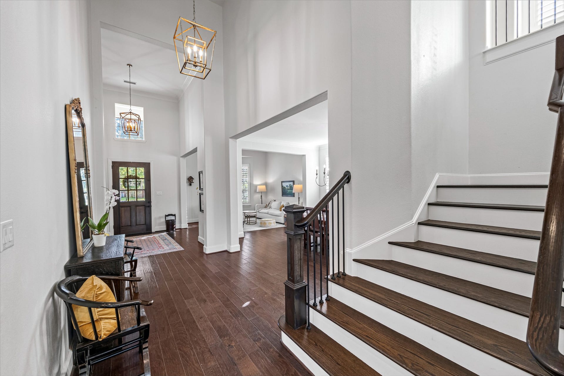 8642 Chickasaw Plum Way, Katy, TX 77494 Sweeping staircase and soaring ceilings create an impressive first impression. Stairs redone (2020). All new lighting on dimmers.