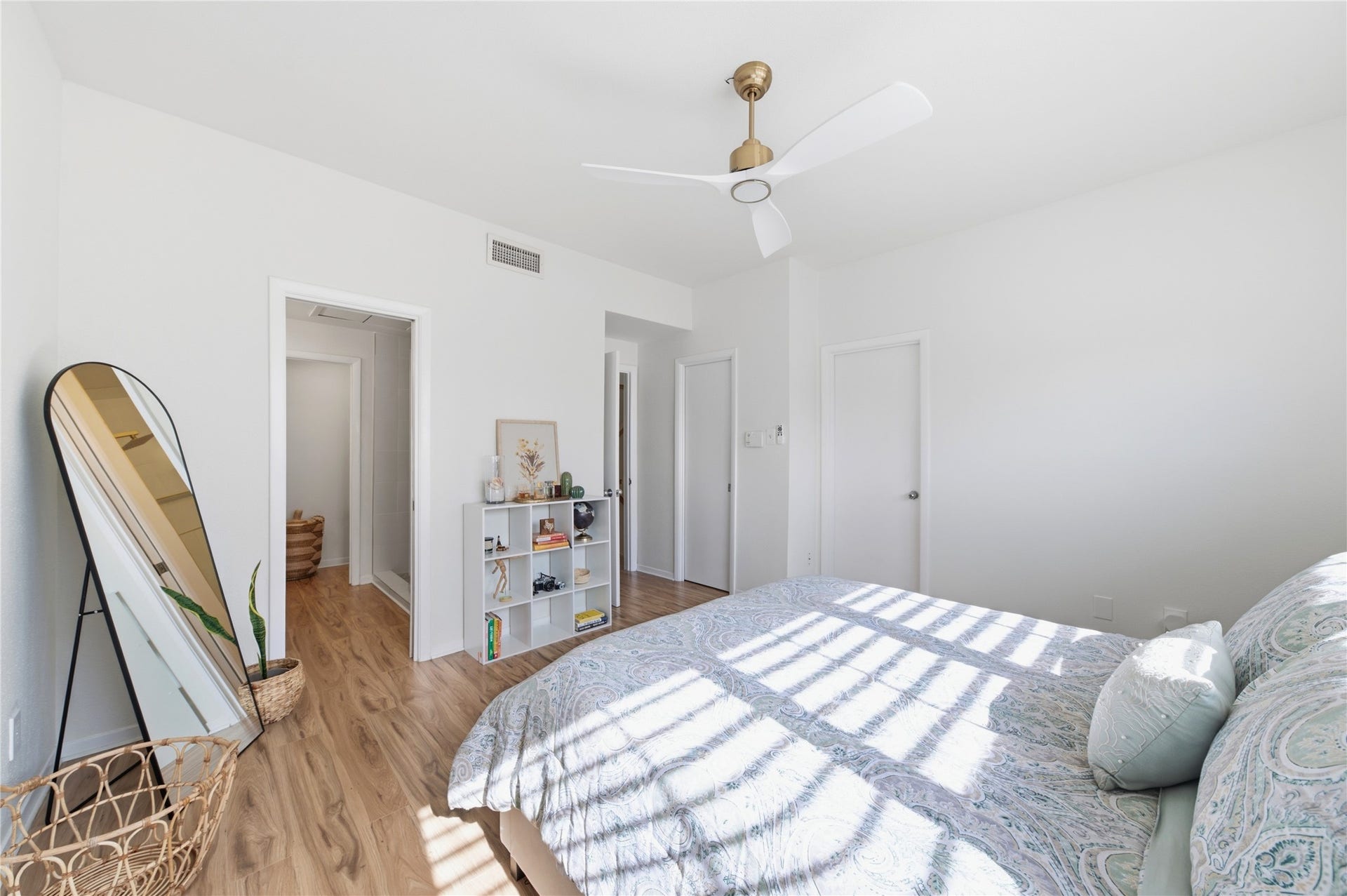 2100 Huldy Street, #4, Houston, TX 77019 2100 Huldy Street, #4, Houston, TX 77019