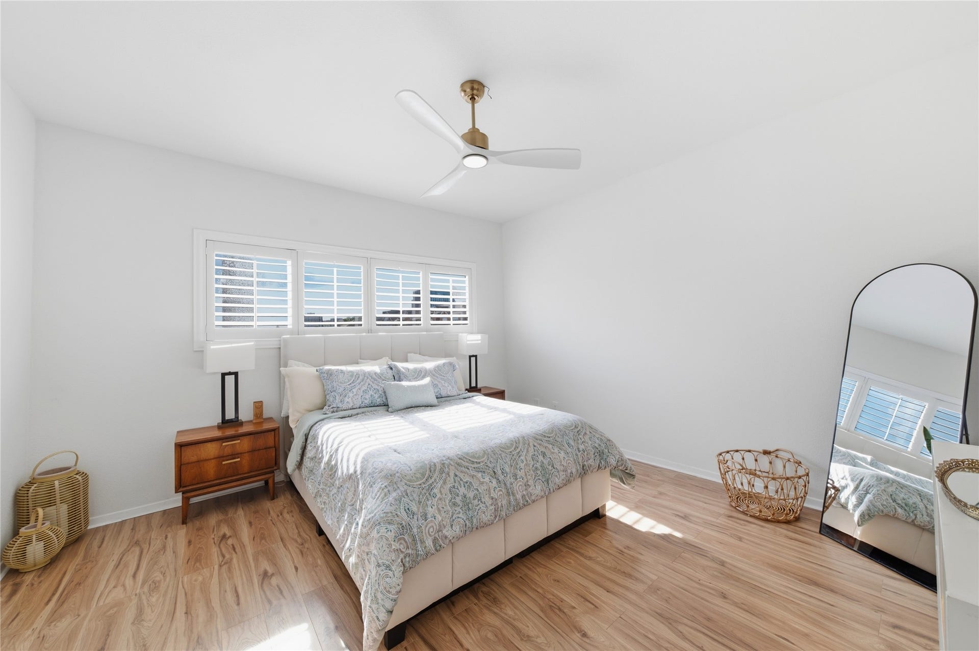 2100 Huldy Street, #4, Houston, TX 77019 2100 Huldy Street, #4, Houston, TX 77019
