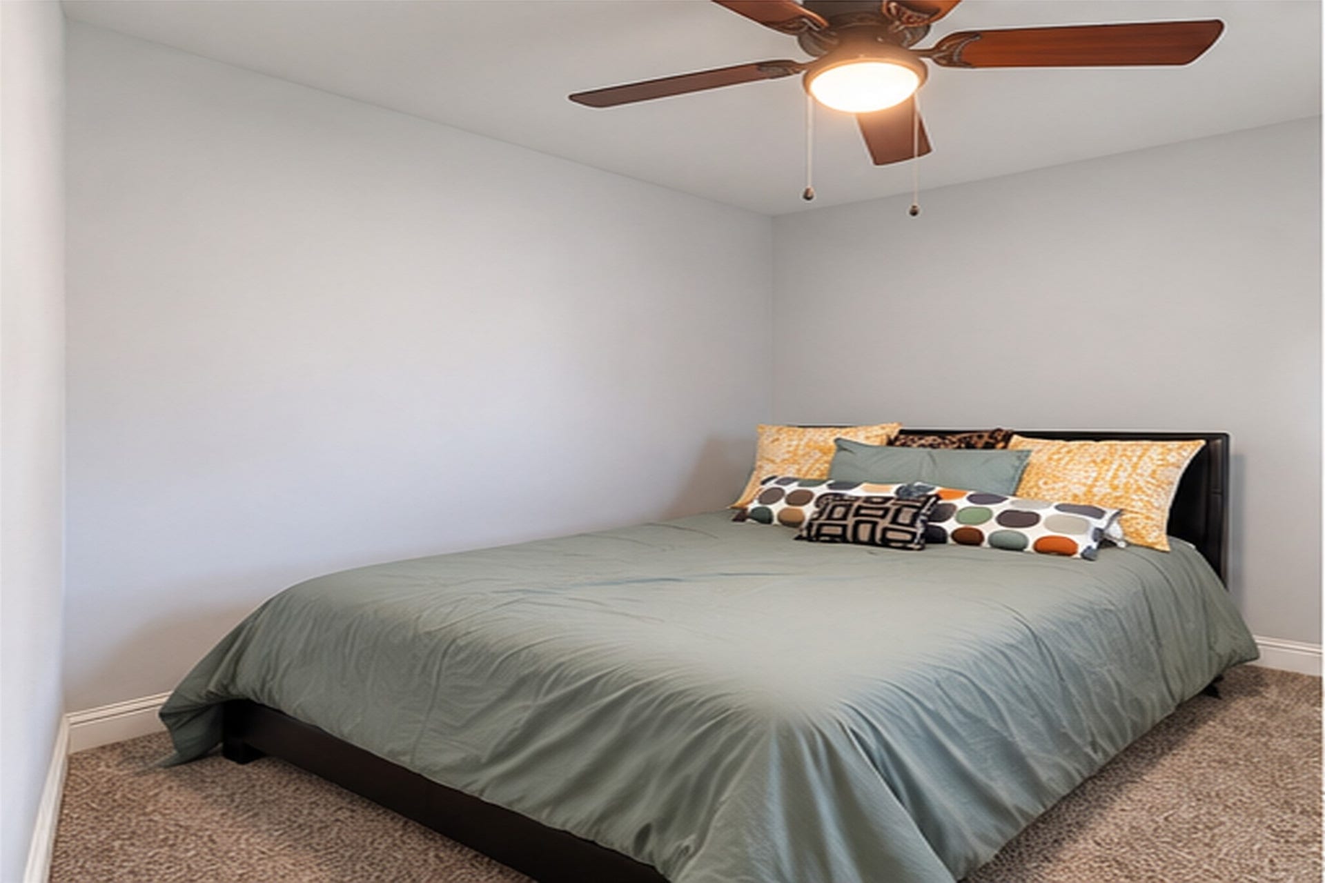827 Dondell Street, Channelview, TX 77530 827 Dondell, 4th bedroom with tan carpet and ceiling fan.