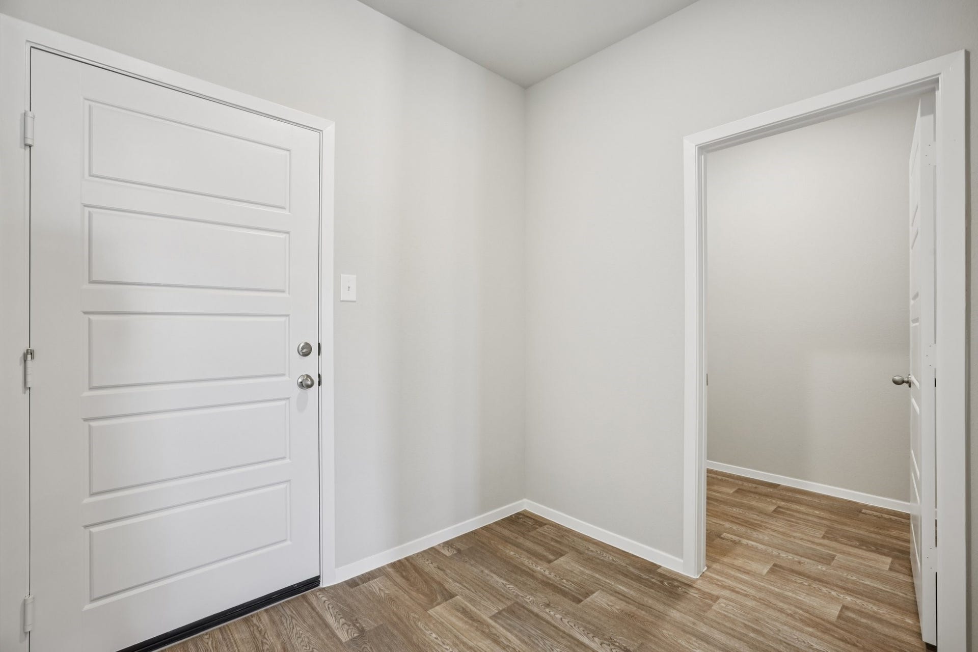 407 Hickory Hills Drive, Pattison, TX 77423 Mud room off garage and laundry room representative photo
