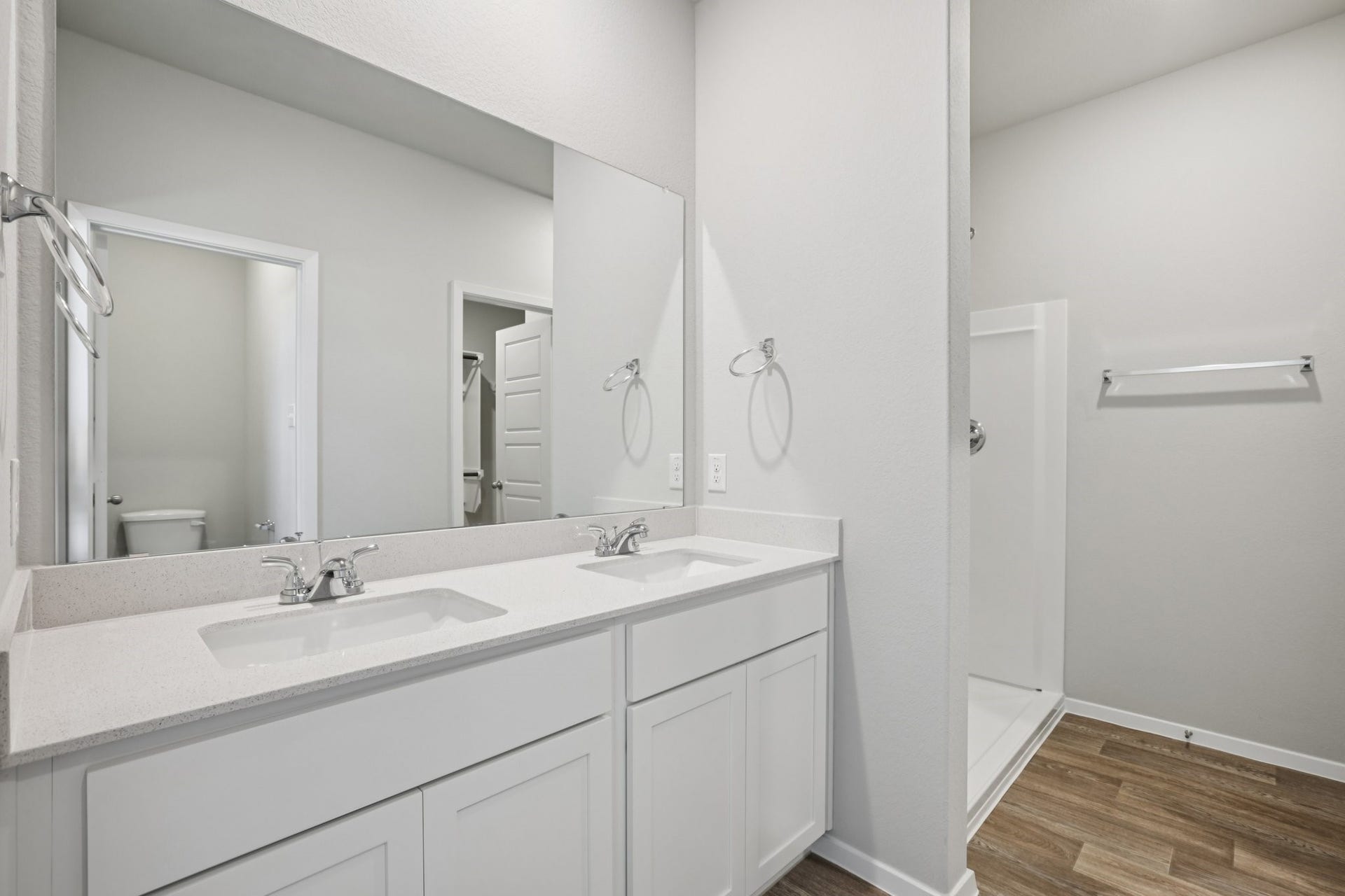 407 Hickory Hills Drive, Pattison, TX 77423 Primary bathroom representative photo