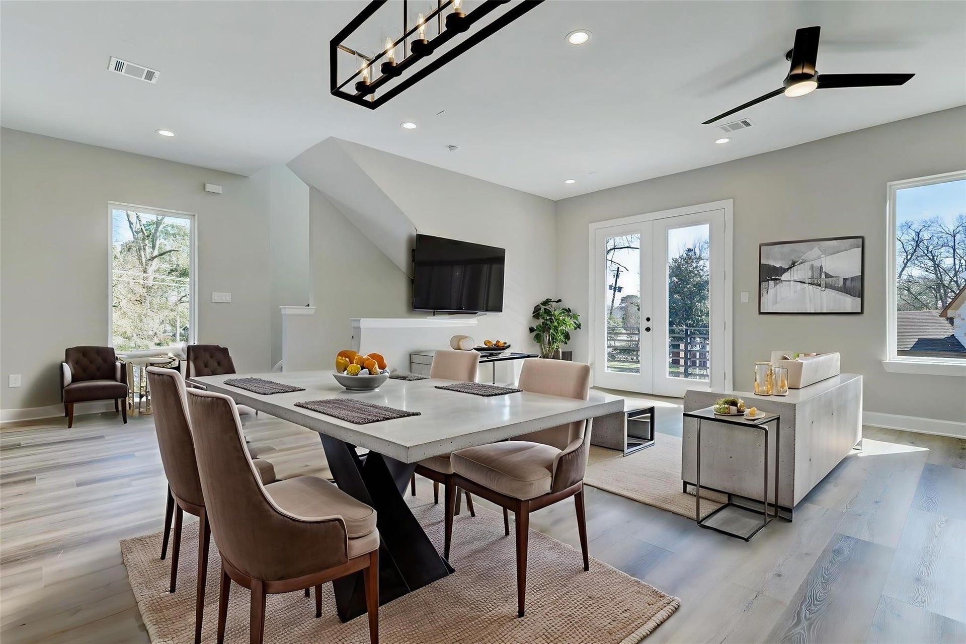 Inviting Living/Dining experience. **irtually staged