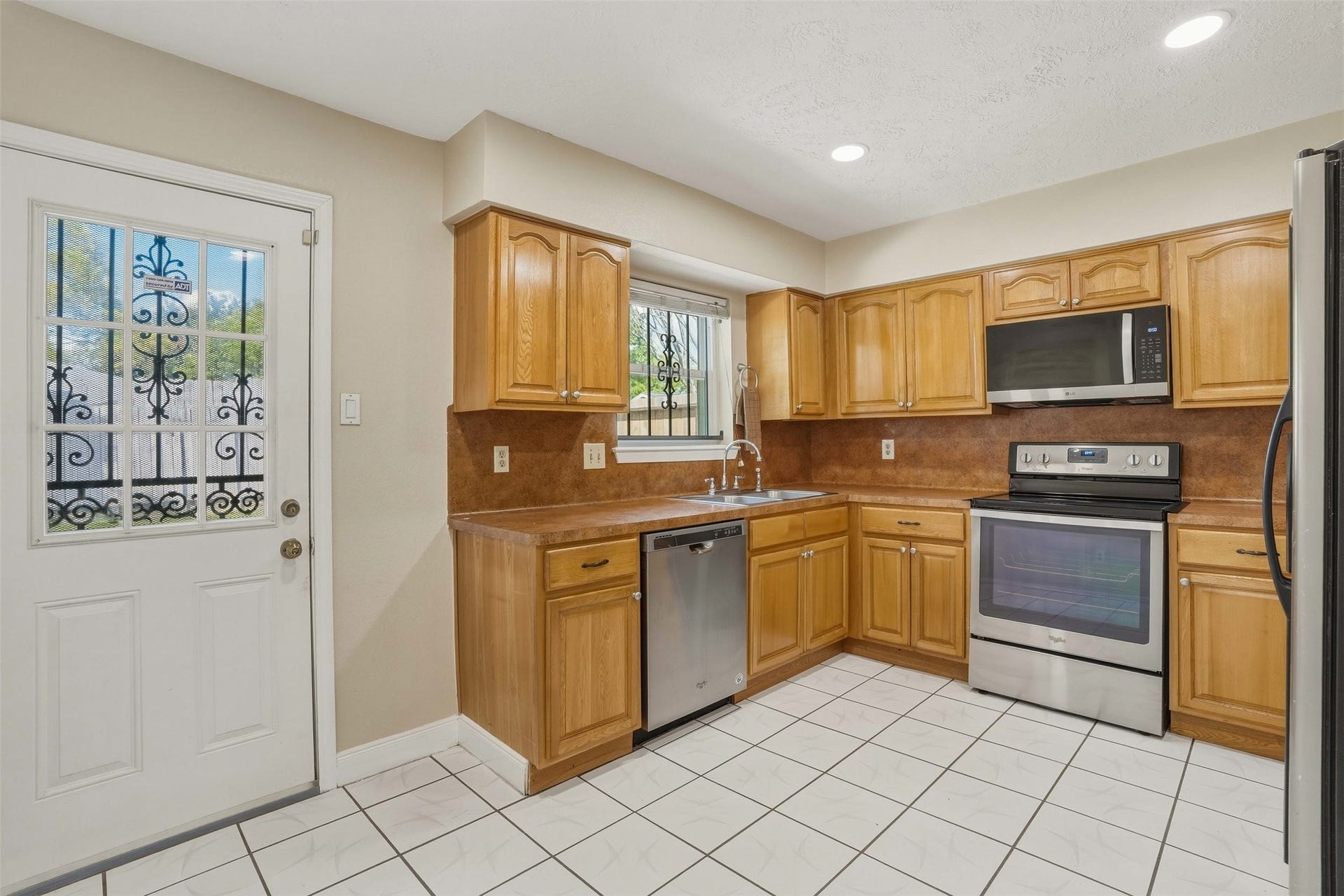 10514 Long River Drive, Sugar Land, TX 77498 10514 Long River Drive, Sugar Land, TX 77498