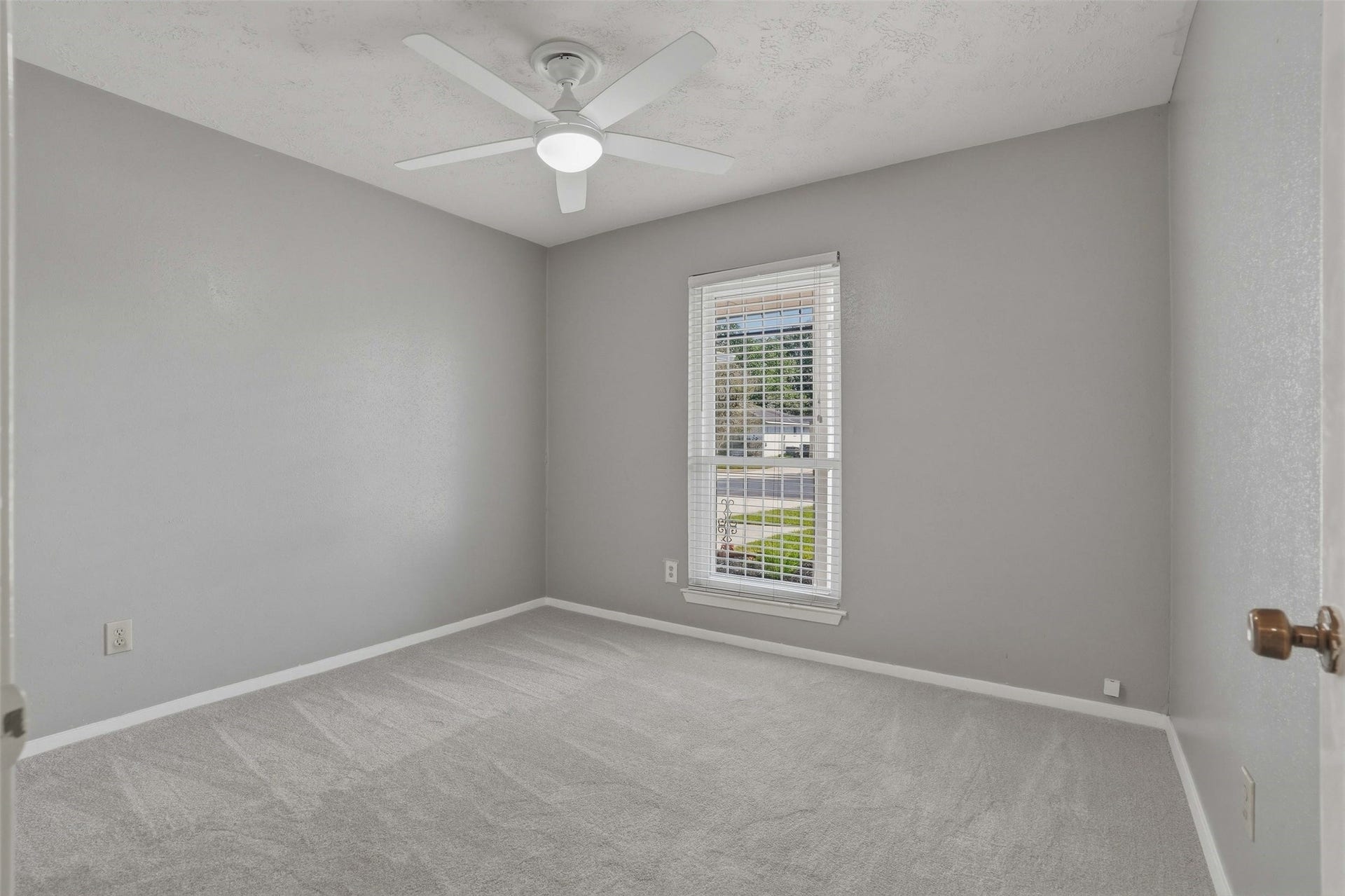 10514 Long River Drive, Sugar Land, TX 77498 Secondary bedroom with new carpet