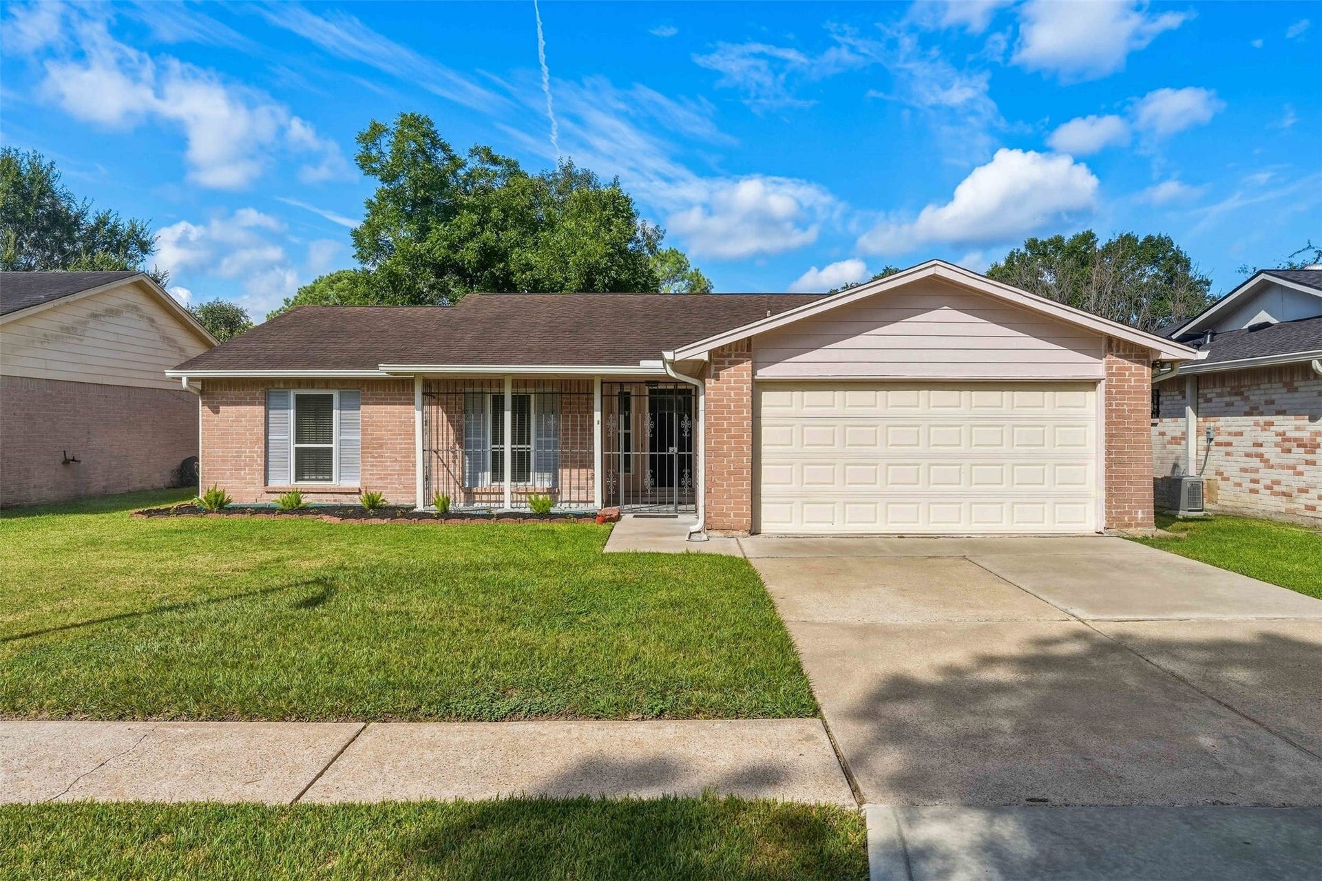 10514 Long River Drive, Sugar Land, TX 77498 10514 Long River Drive, Sugar Land, TX 77498