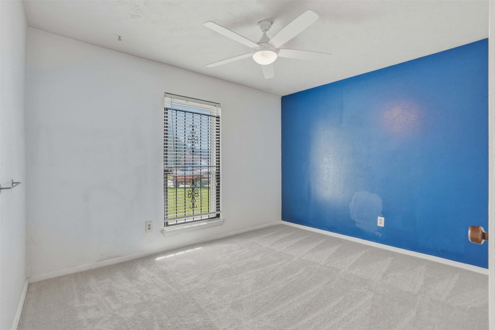 10514 Long River Drive, Sugar Land, TX 77498 Secondary bedroom with new carpet