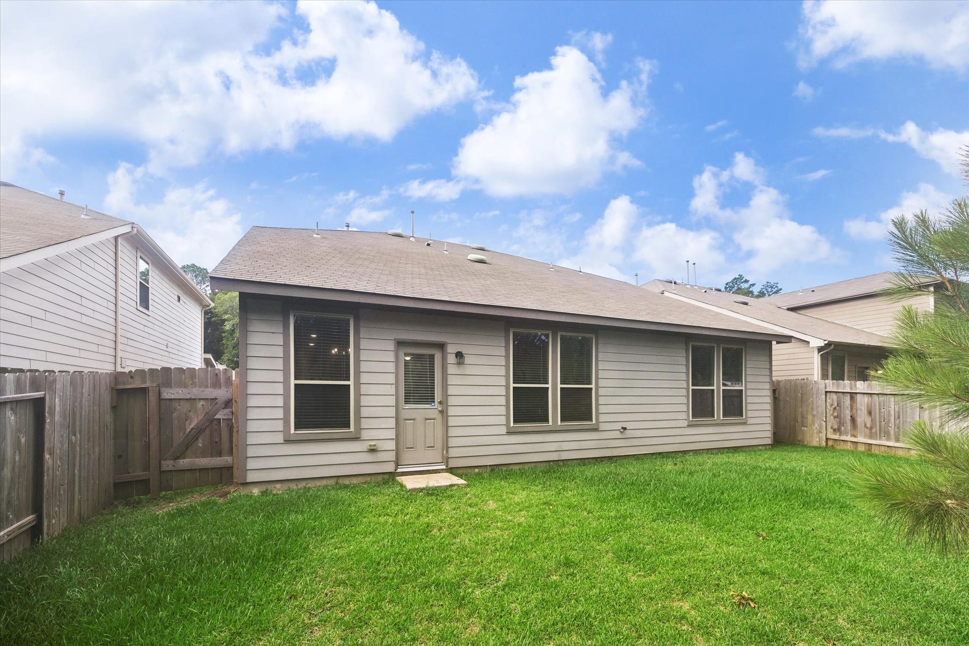 4050 Timber Sapp Drive, Conroe, TX 77304 4050 Timber Sapp Drive, Conroe, TX 77304