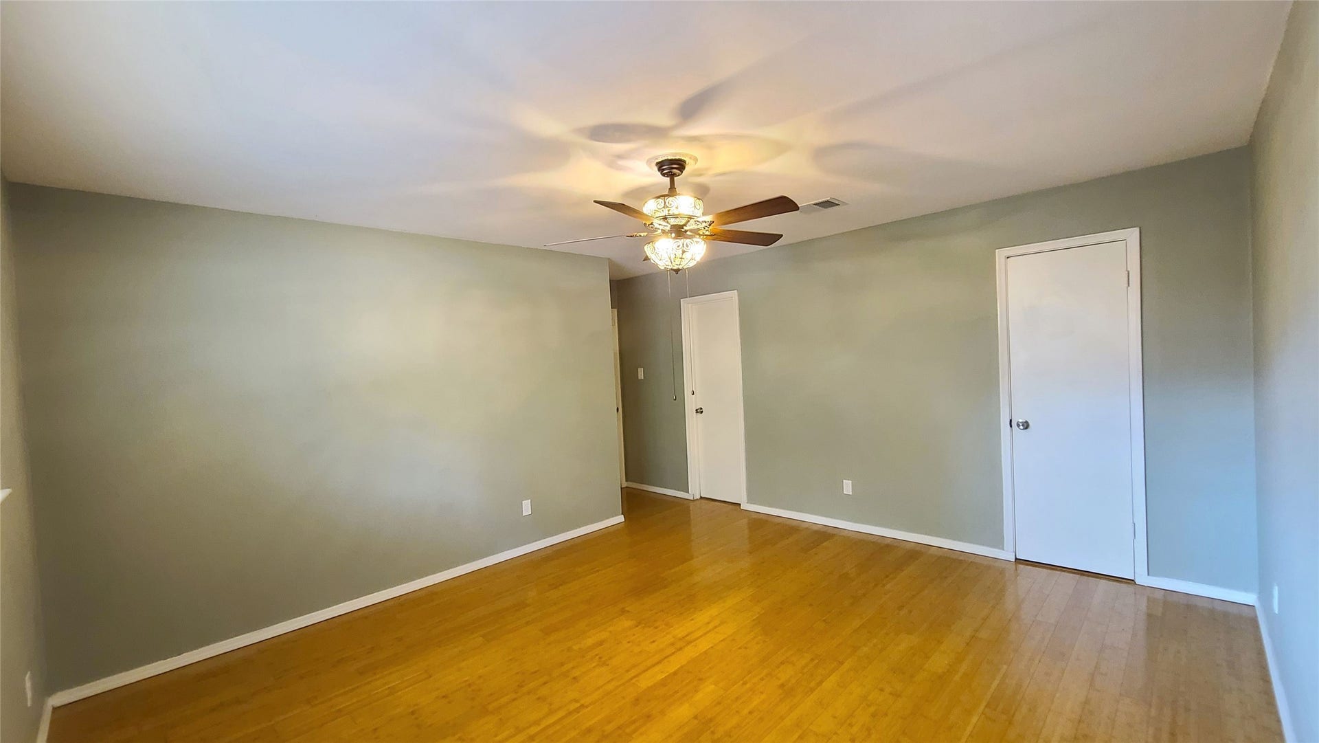 902 Ashford Parkway, Houston, TX 77077 Escape to a serene retreat in this elegantly designed bedroom, where modern comforts meet timeless style, offering a perfect sanctuary for rest and relaxation.