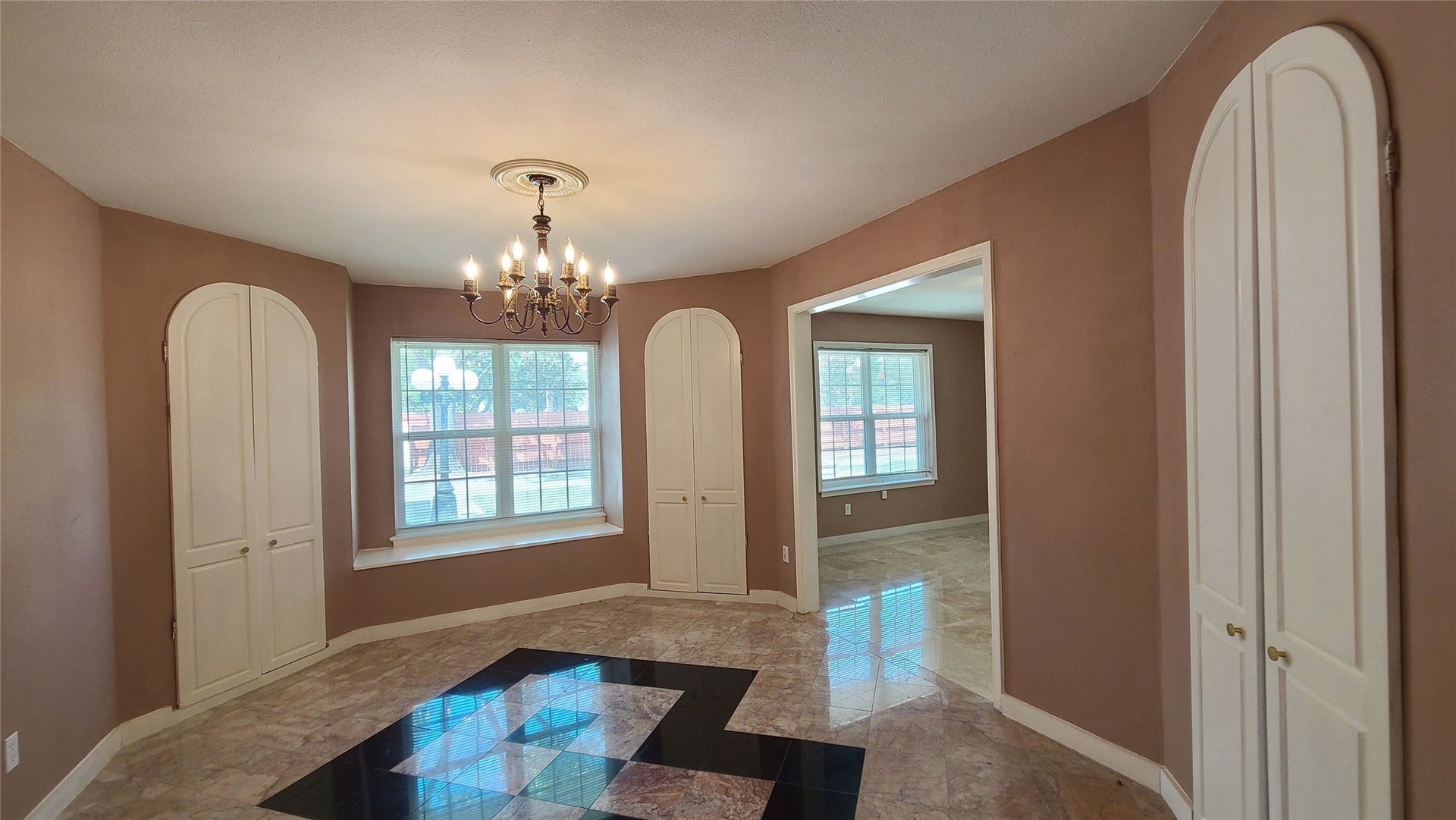 902 Ashford Parkway, Houston, TX 77077 Elegant formal dining room featuring four corner butler pantries, ideal for seamless entertaining and sophisticated gatherings.