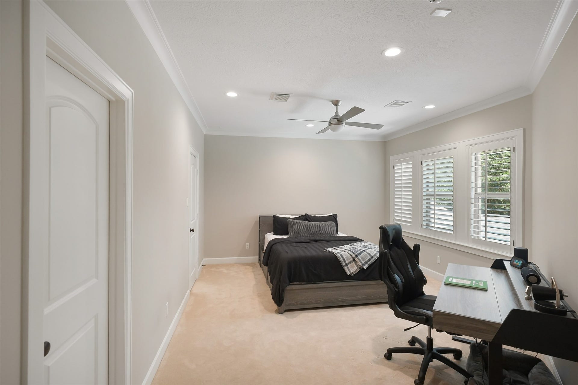 19 Harmony Links Place, The Woodlands, TX 77382 Another spacious secondary bedroom upstairs with large windows allowing for an abundance of natural light!
