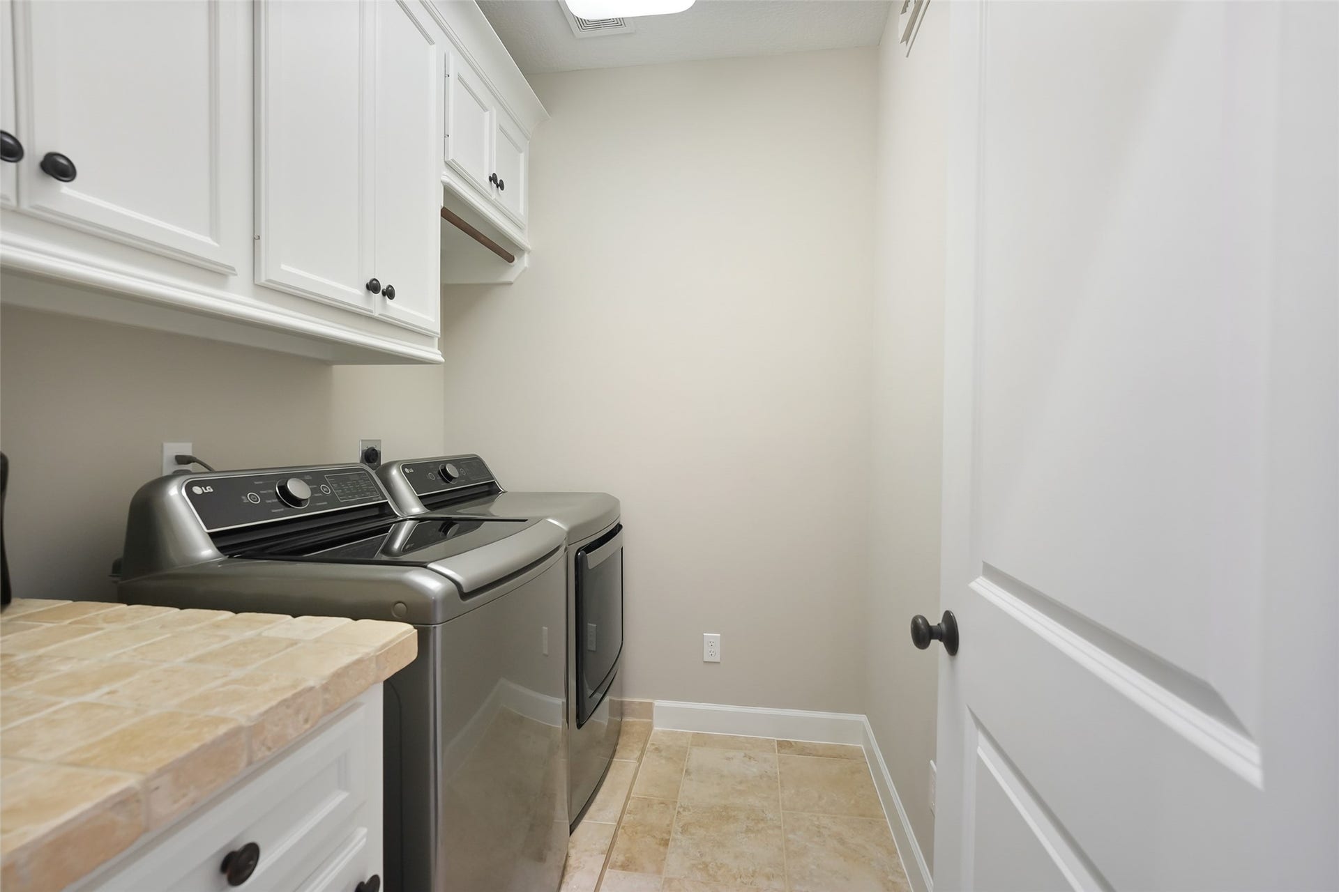 19 Harmony Links Place, The Woodlands, TX 77382 Conveniently located on the second level, the utility room makes laundry day effortless, allowing children to easily help with household chores while keeping everything just steps away from the secondary bedrooms. This second level laundry room is in addition to the spacious utility room on the main level!