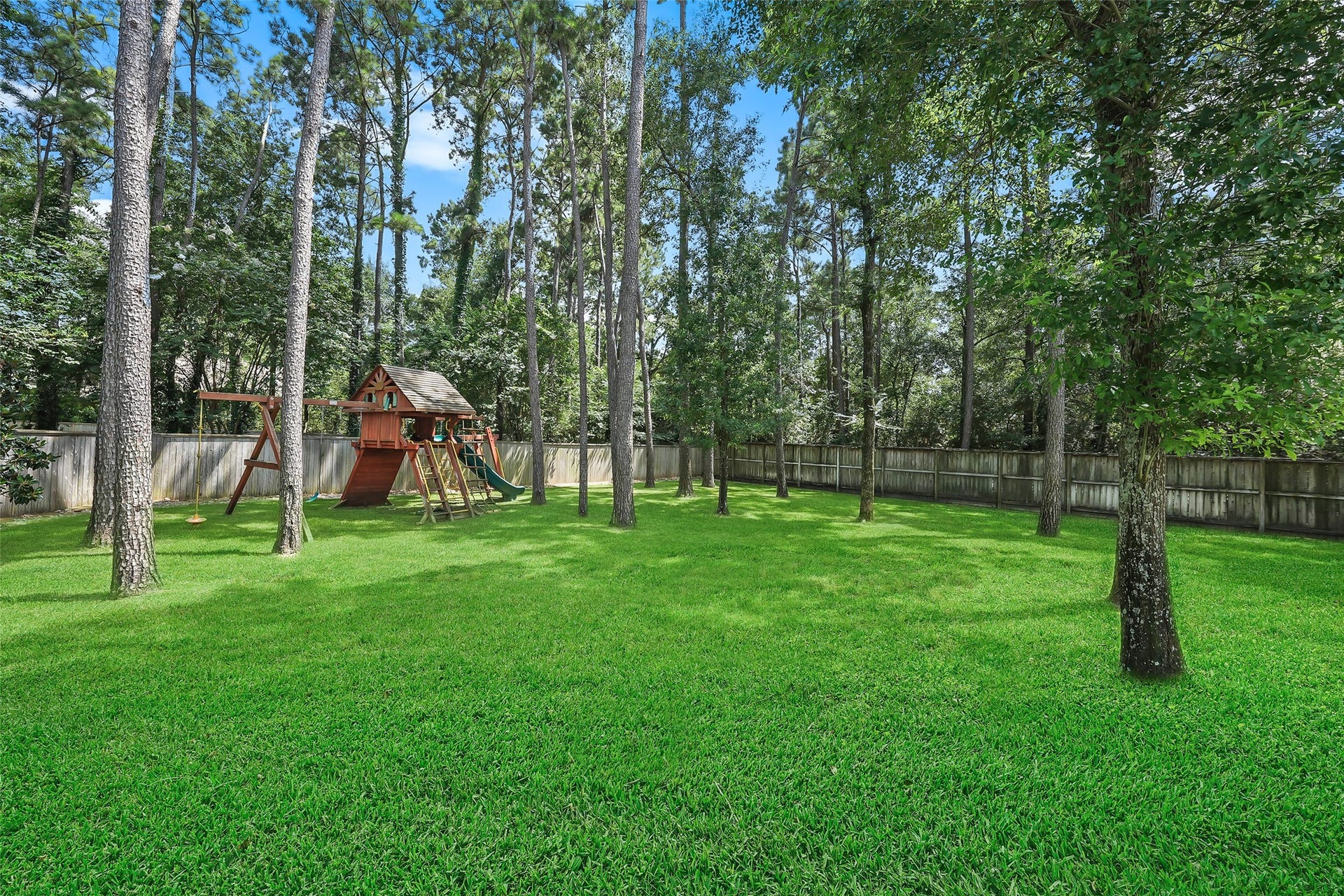 19 Harmony Links Place, The Woodlands, TX 77382 Beyond the pool and spa, additional green space offers plenty of room for more outdoor activities! The yard measures over half an acre!