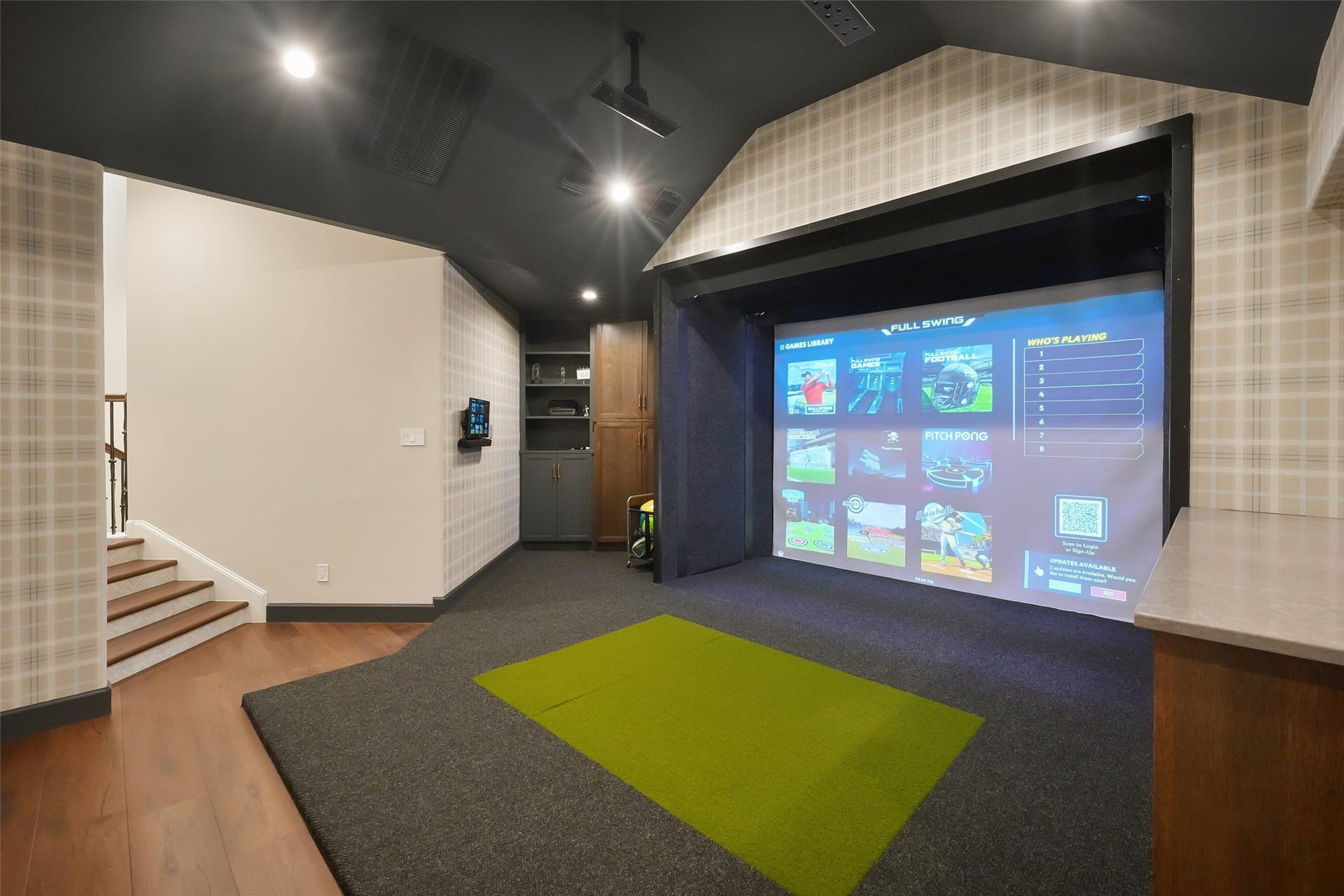 19 Harmony Links Place, The Woodlands, TX 77382 The spacious media room offers the ultimate entertainment experience, complete with a built-in wet bar, and a full swing golf simulator. This space is perfect for movie nights, game days, or practicing your swing from the comfort of your home! The simulator also allows for enjoyment of a variety of interactive sports or simply projecting your sports team in action!