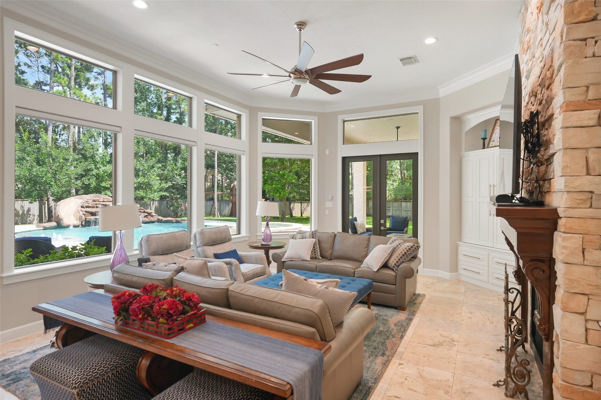 19 Harmony Links Place, The Woodlands, TX 77382 Expansive windows bathe the room in natural light and provide stunning views of the backyard. Whether you are relaxing or entertaining, the living room serves as a warm and inviting central space in the home.