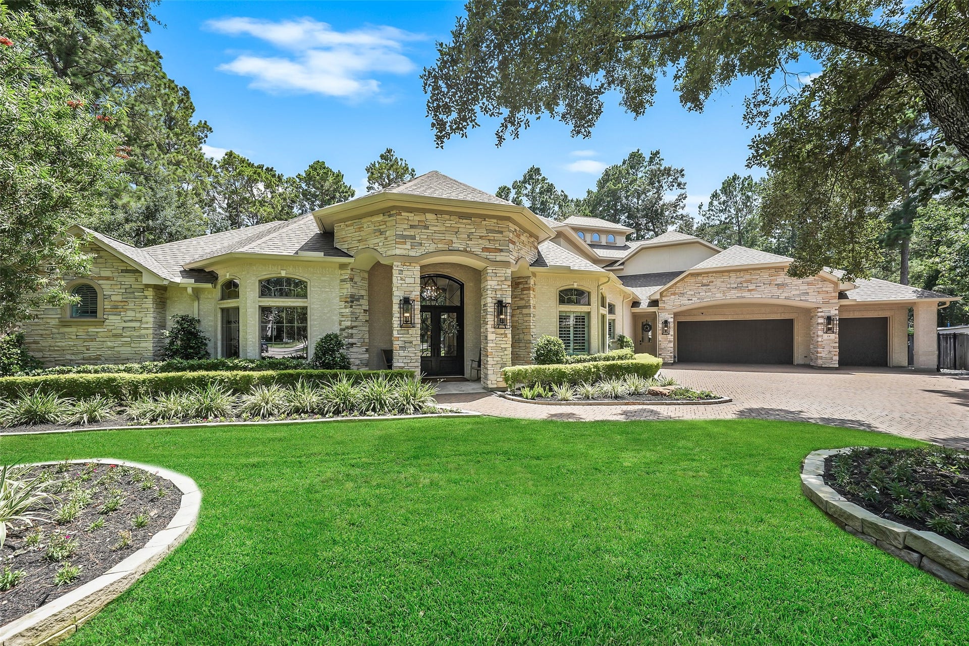 19 Harmony Links Place, The Woodlands, TX 77382 Situated on over half an acre in the highly desirable Village of Sterling Ridge, this stunning brick and stone residence combines privacy and timeless appeal.