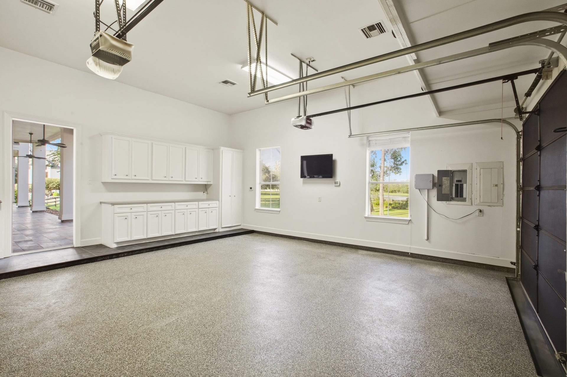 3518 River Forest Drive, Richmond, TX 77406 Stay comfortable year-round in this spacious, air-conditioned 2-car garage, perfect for storage and projects.