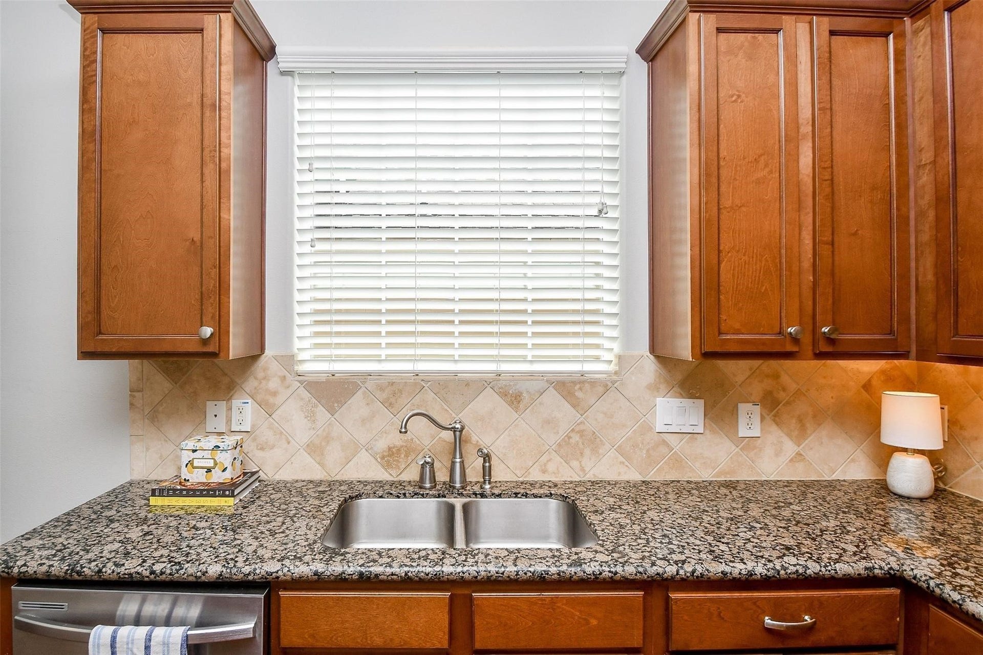 2614 Maxroy Street, Houston, TX 77007 2614 Maxroy Street, Houston, TX 77007