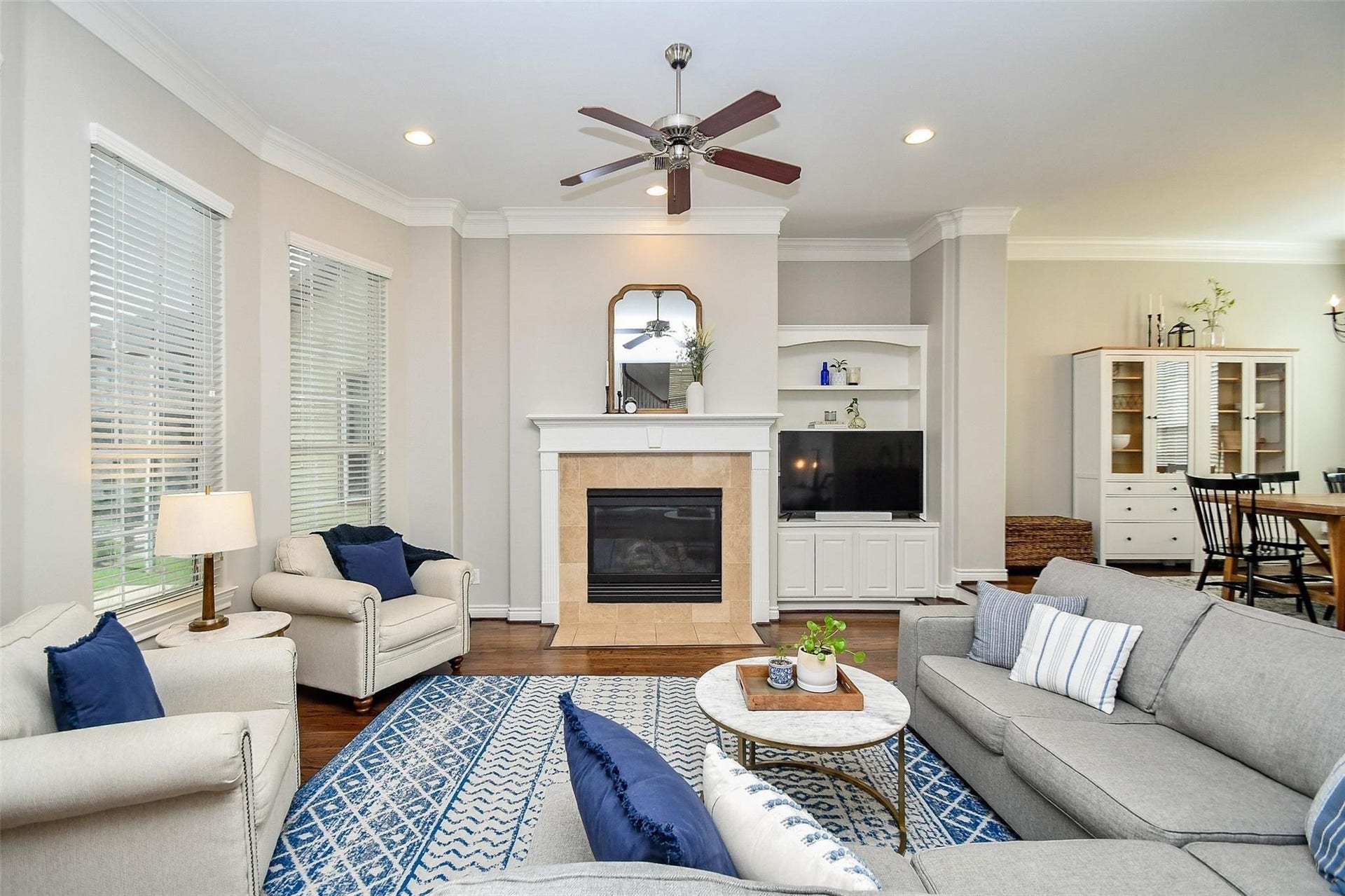 2614 Maxroy Street, Houston, TX 77007 2614 Maxroy Street, Houston, TX 77007
