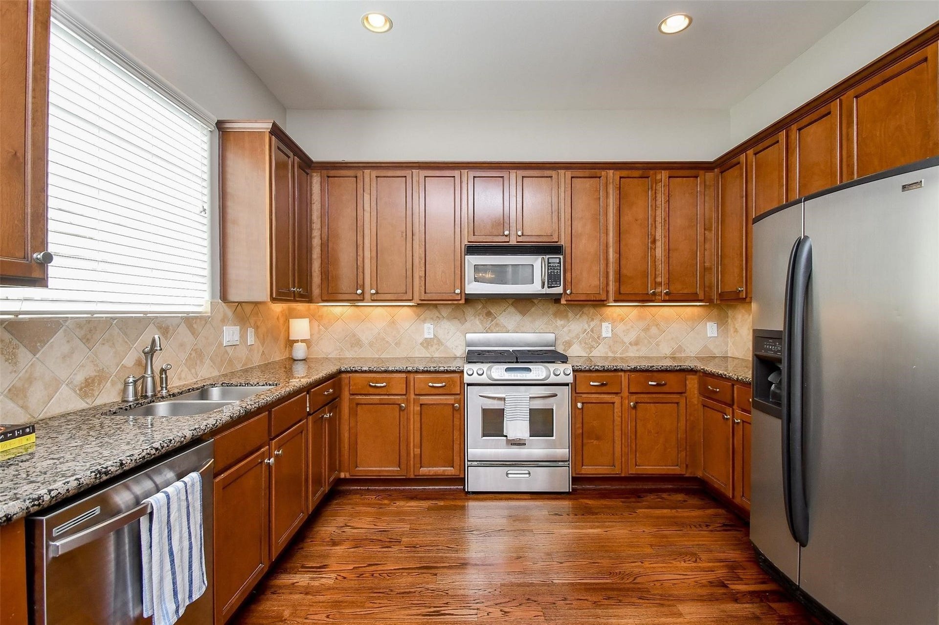 2614 Maxroy Street, Houston, TX 77007 2614 Maxroy Street, Houston, TX 77007