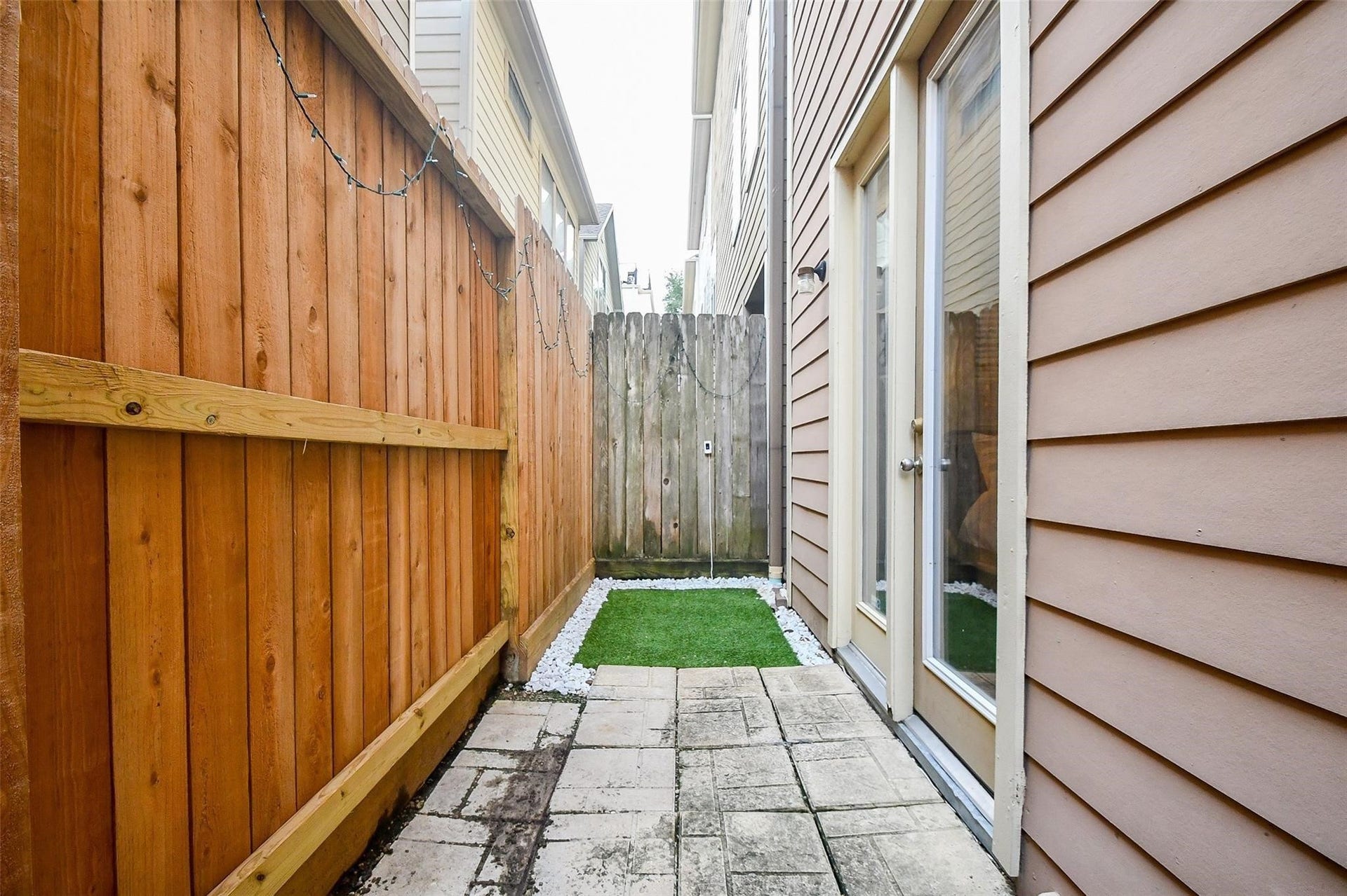 2614 Maxroy Street, Houston, TX 77007 2614 Maxroy Street, Houston, TX 77007