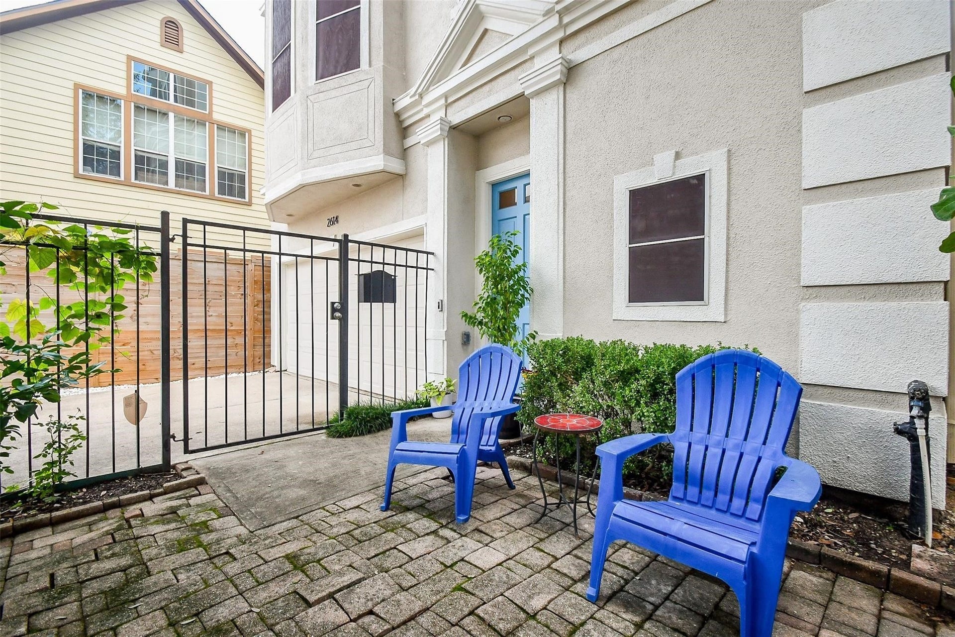 2614 Maxroy Street, Houston, TX 77007 2614 Maxroy Street, Houston, TX 77007