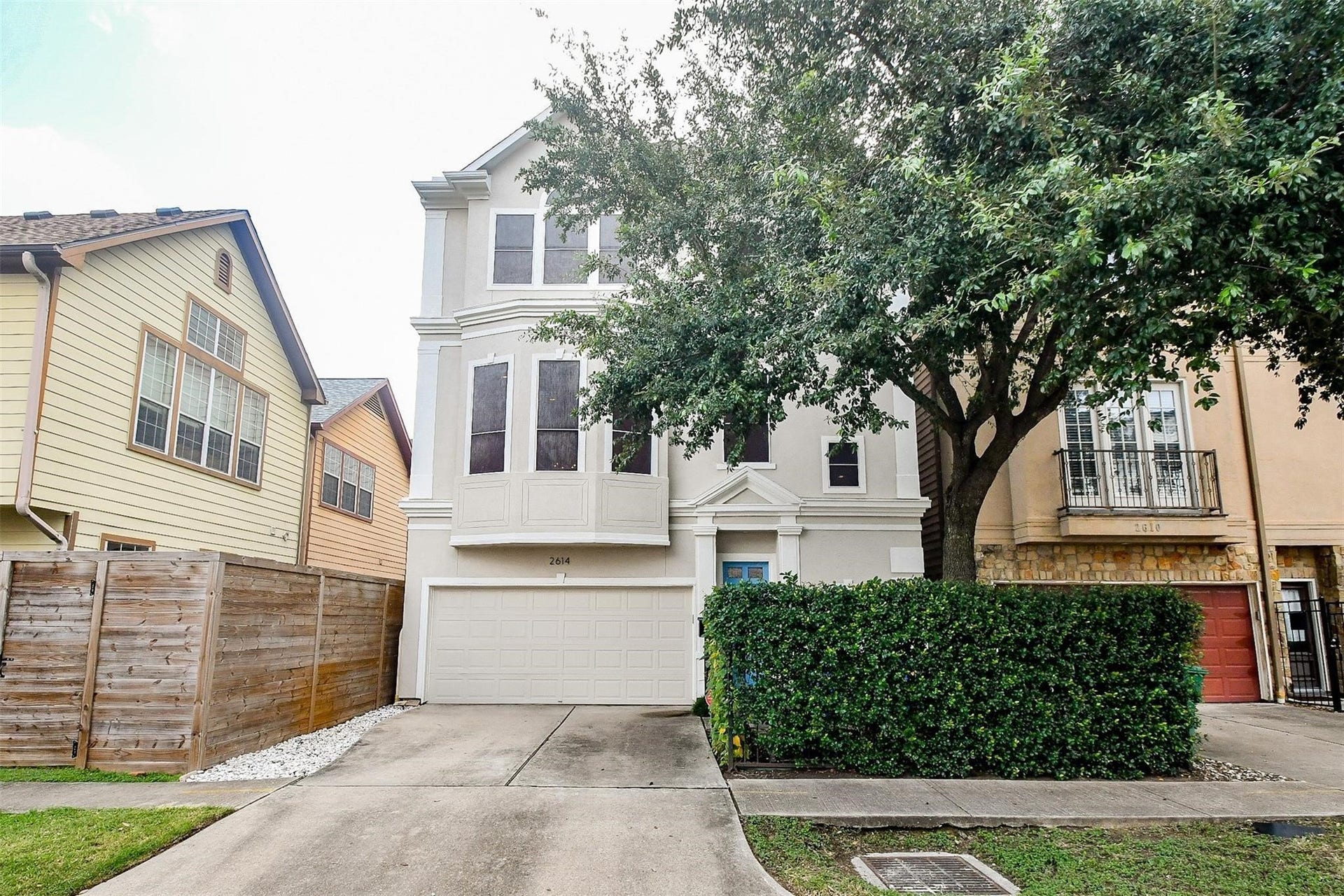 2614 Maxroy Street, Houston, TX 77007 2614 Maxroy Street, Houston, TX 77007