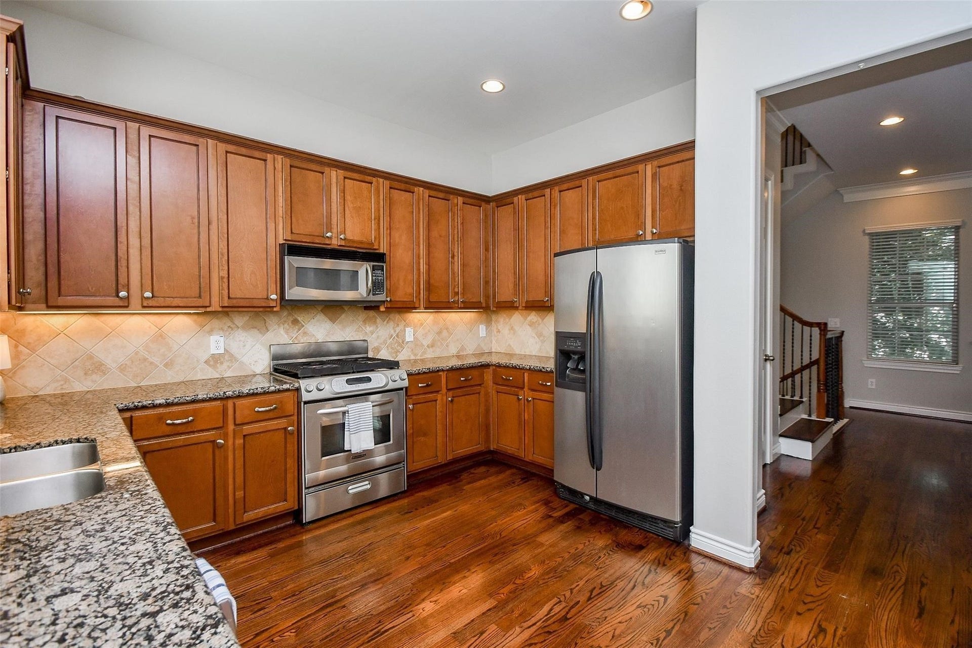 2614 Maxroy Street, Houston, TX 77007 2614 Maxroy Street, Houston, TX 77007