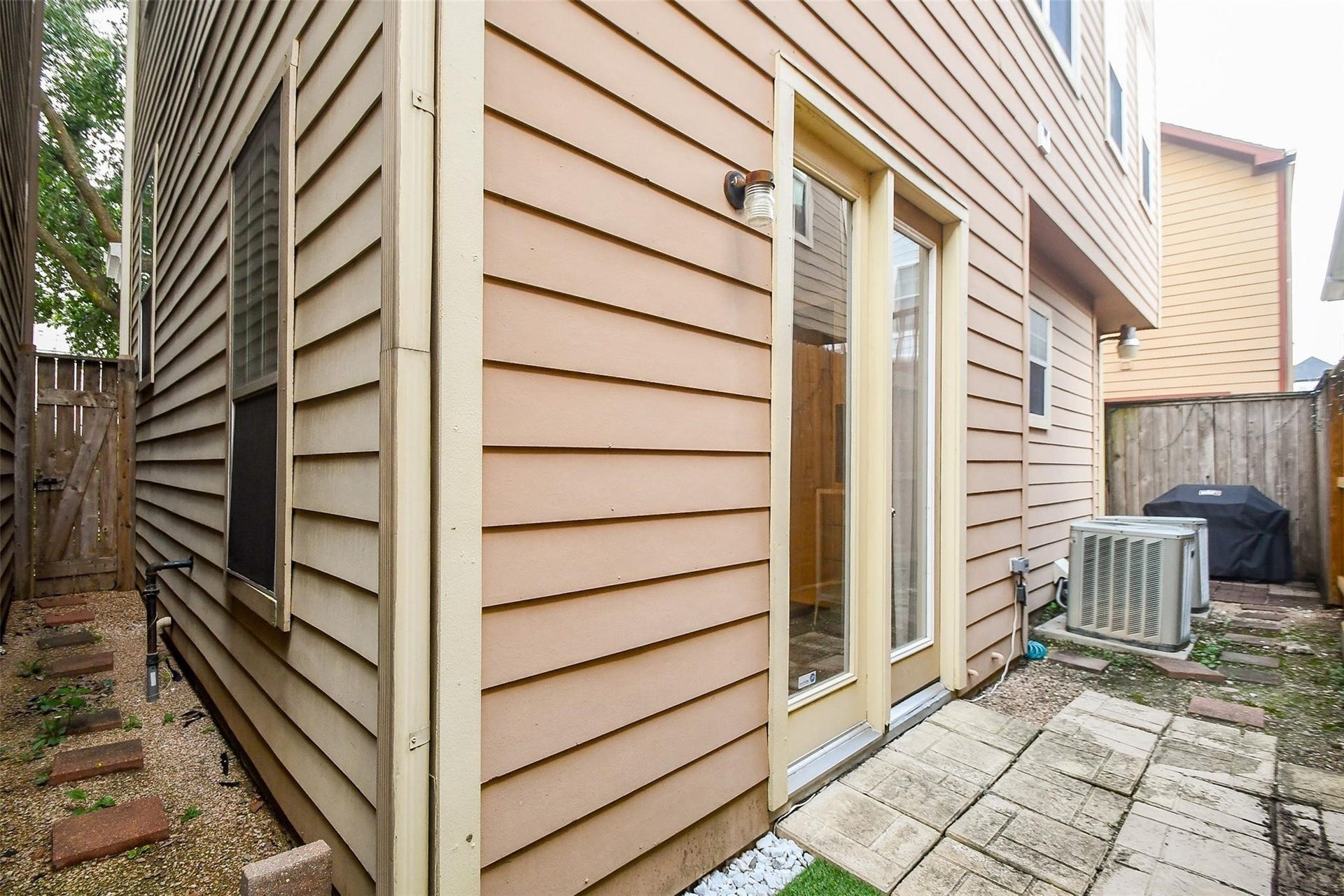 2614 Maxroy Street, Houston, TX 77007 2614 Maxroy Street, Houston, TX 77007