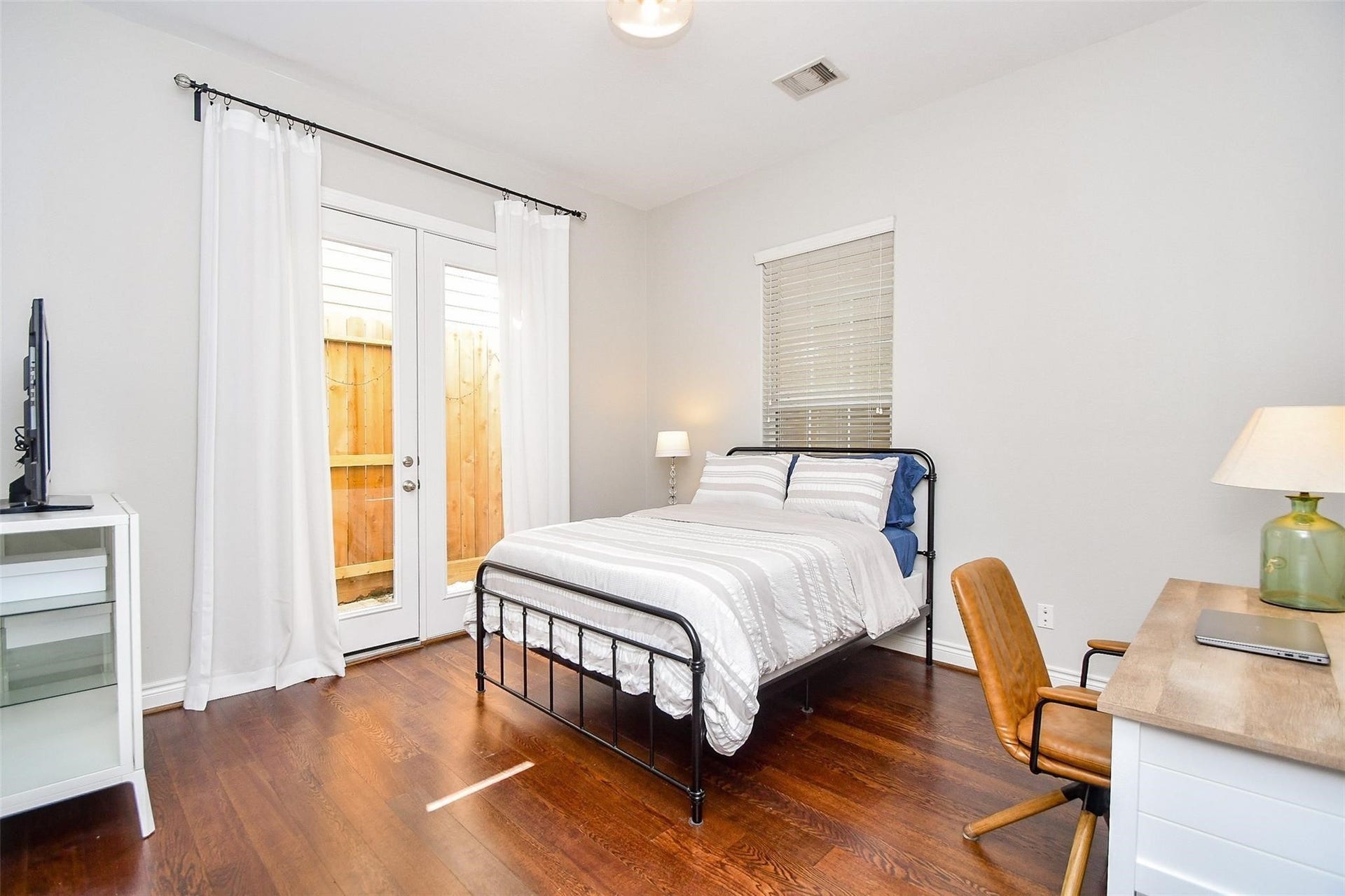 2614 Maxroy Street, Houston, TX 77007 2614 Maxroy Street, Houston, TX 77007