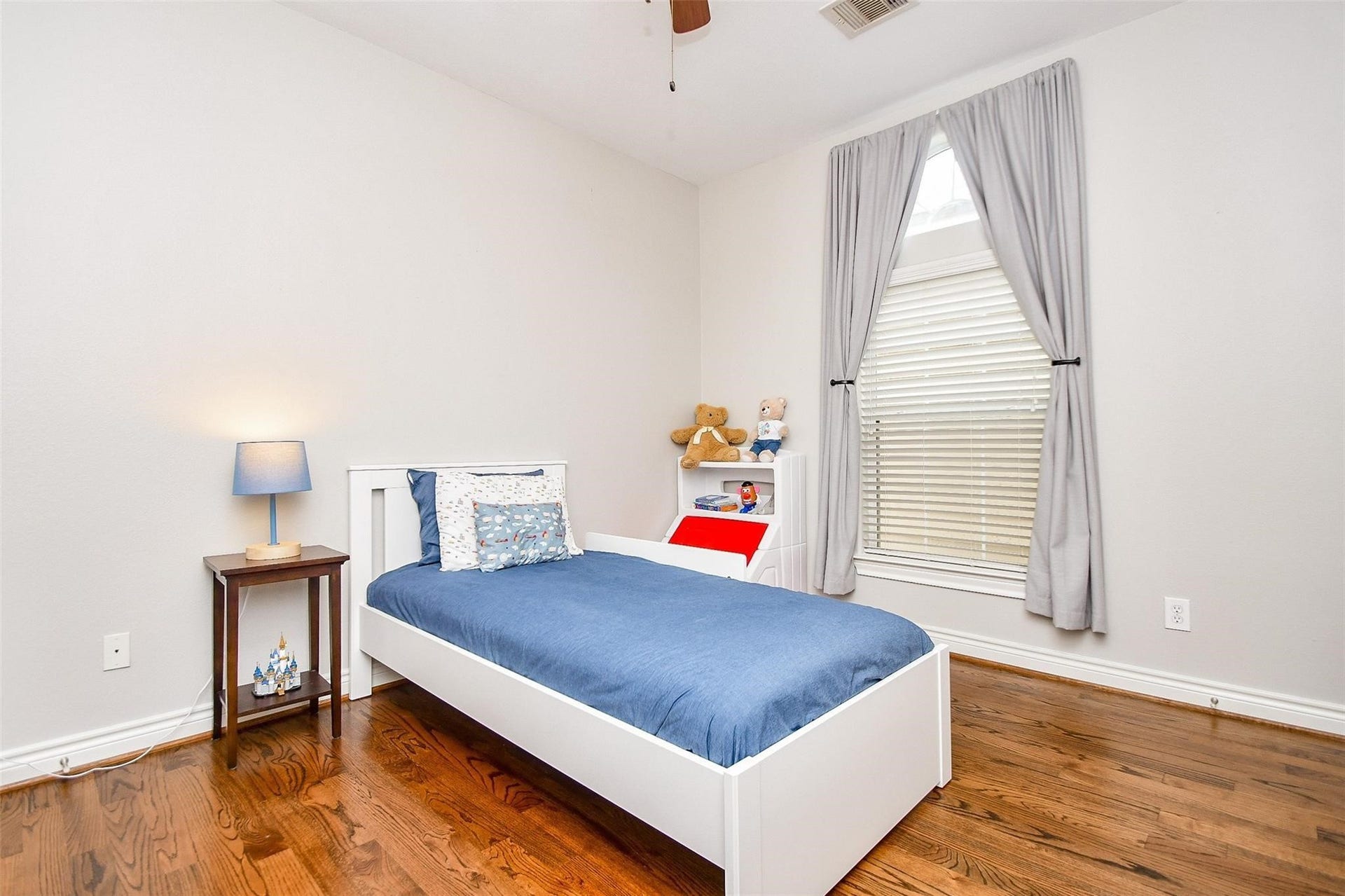 2614 Maxroy Street, Houston, TX 77007 2614 Maxroy Street, Houston, TX 77007