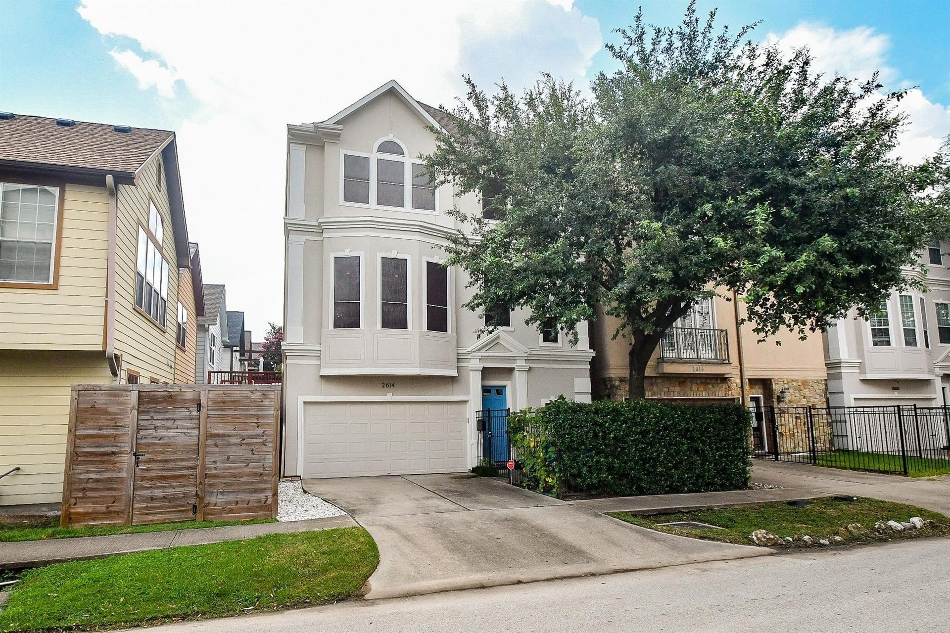 2614 Maxroy Street, Houston, TX 77007 2614 Maxroy Street, Houston, TX 77007
