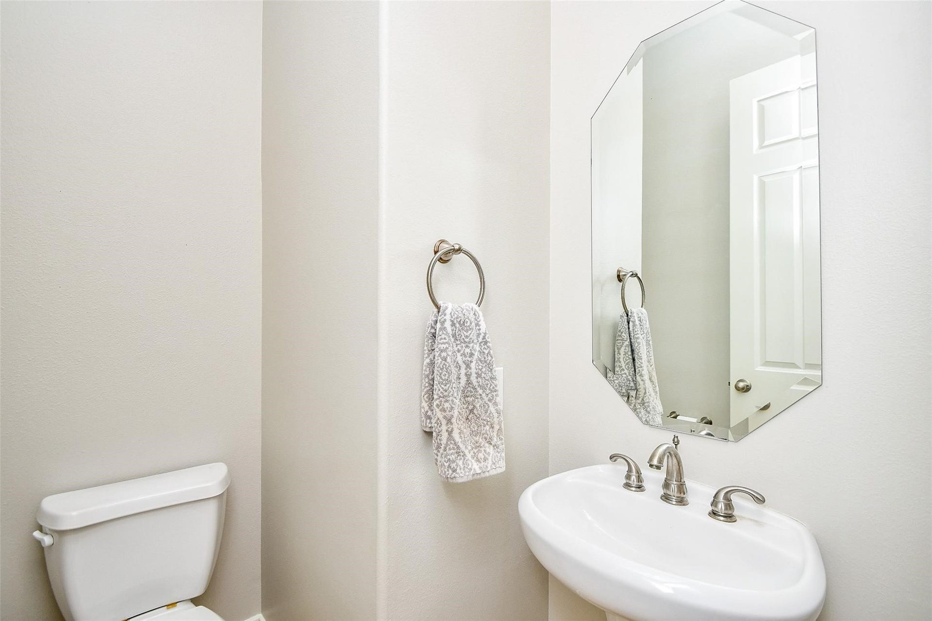 2614 Maxroy Street, Houston, TX 77007 2614 Maxroy Street, Houston, TX 77007