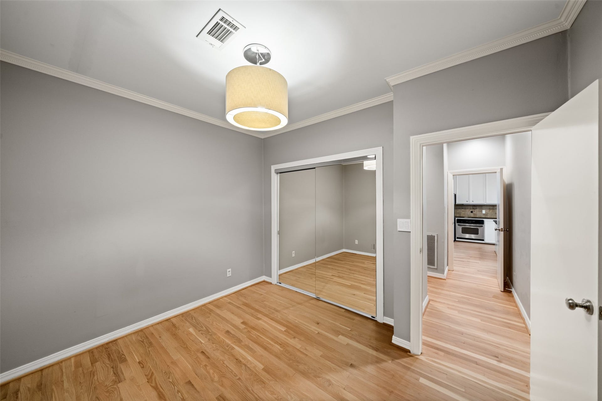 Middle bedroom
