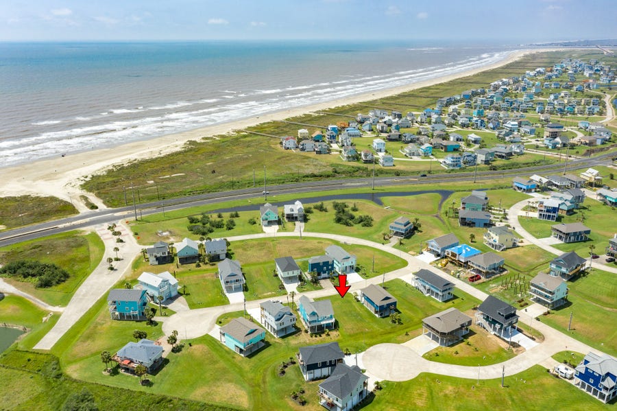 Property photo for 25026 Monterey Ct, Galveston, TX