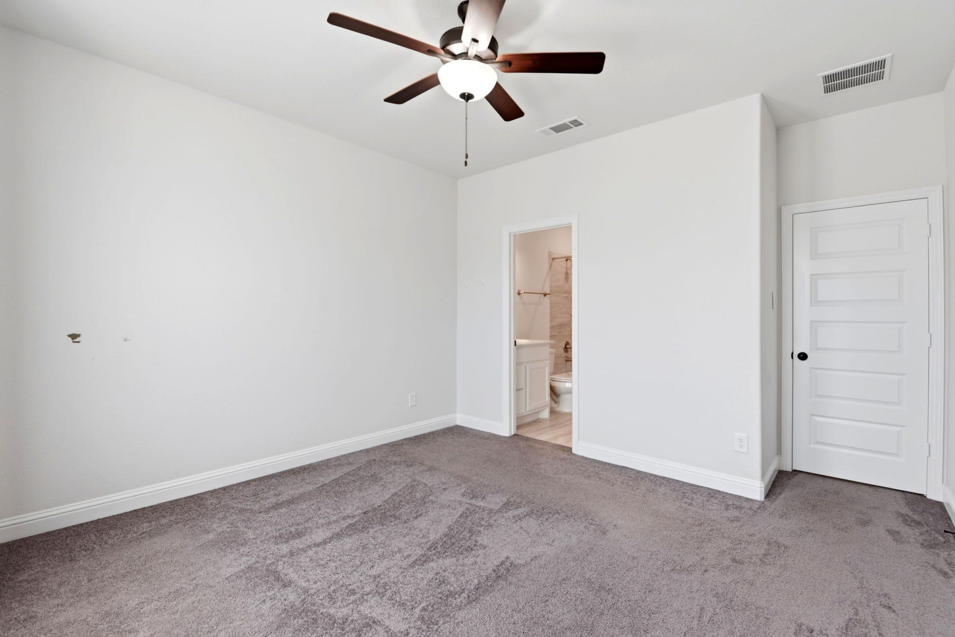 10062 S Goshawk Trail, Conroe, TX 77385 2nd Floor Bedroom with En-Suite
