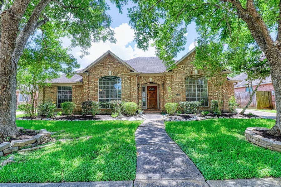 Property photo for 2123 Meadow Park Circle, Missouri City, TX