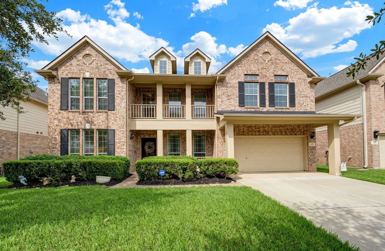 8111 Summer Wind Court, Sugar Land, TX 77479 Welcome to your future home!