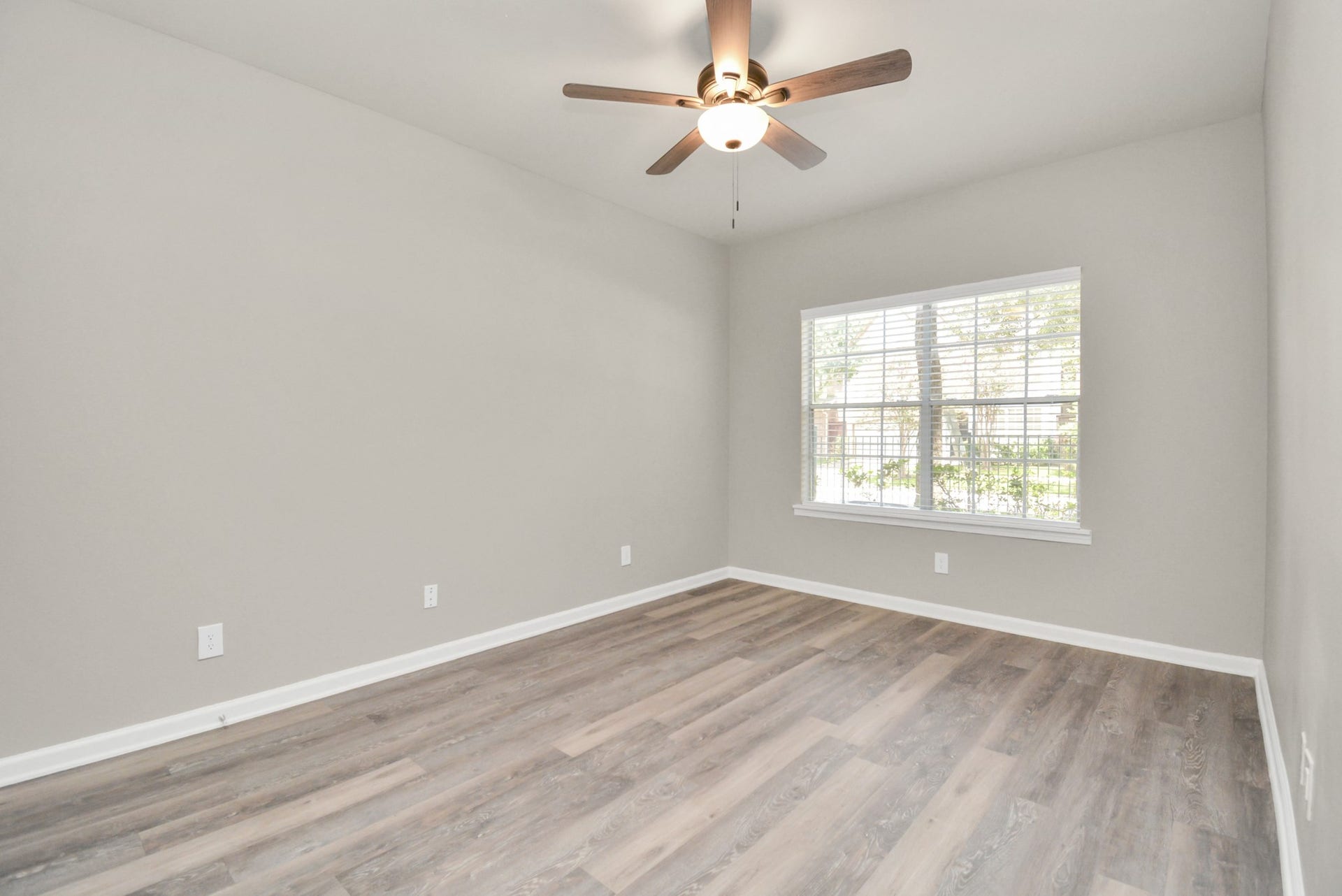 2222 Maroneal Street, #0622, Houston, TX 77030 Photos displayed may be of similar apartments or floor plans featuring the same finishes.