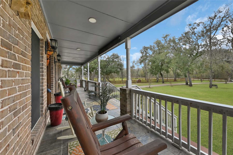 Property photo for 16423 County Road 528, Rosharon, TX