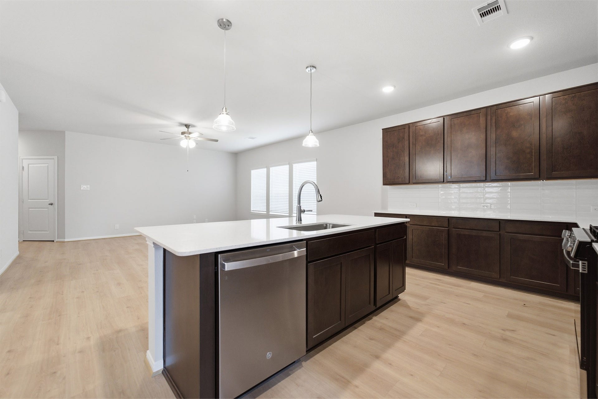 768 Red Mulberry Street, La Marque, TX 77568 768 Red Mulberry Street, La Marque, TX 77568
