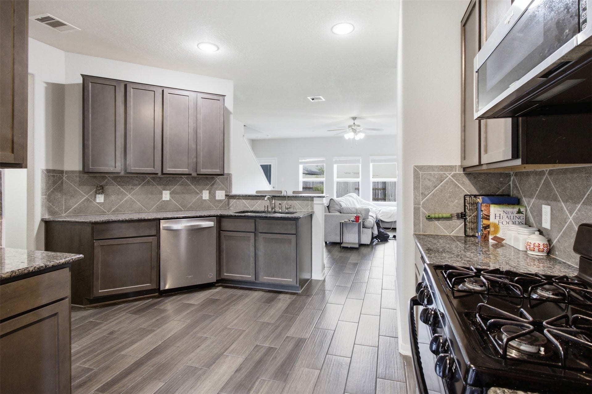 11315 Rossum Creek Drive, Humble, TX 77396 Spacious kitchen