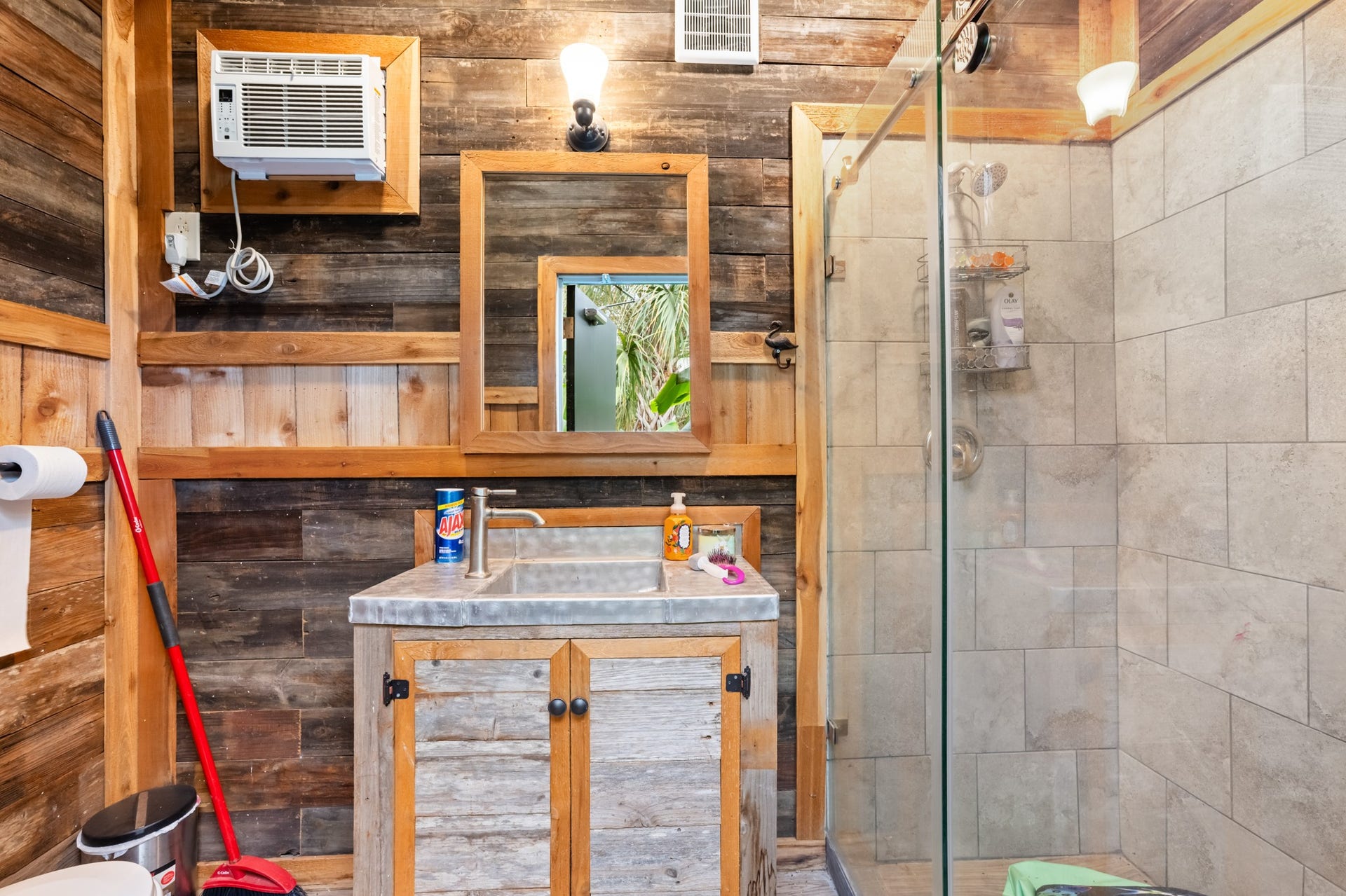 28030 Betka Road, Hockley, TX 77447 outdoor pool bathroom and shower