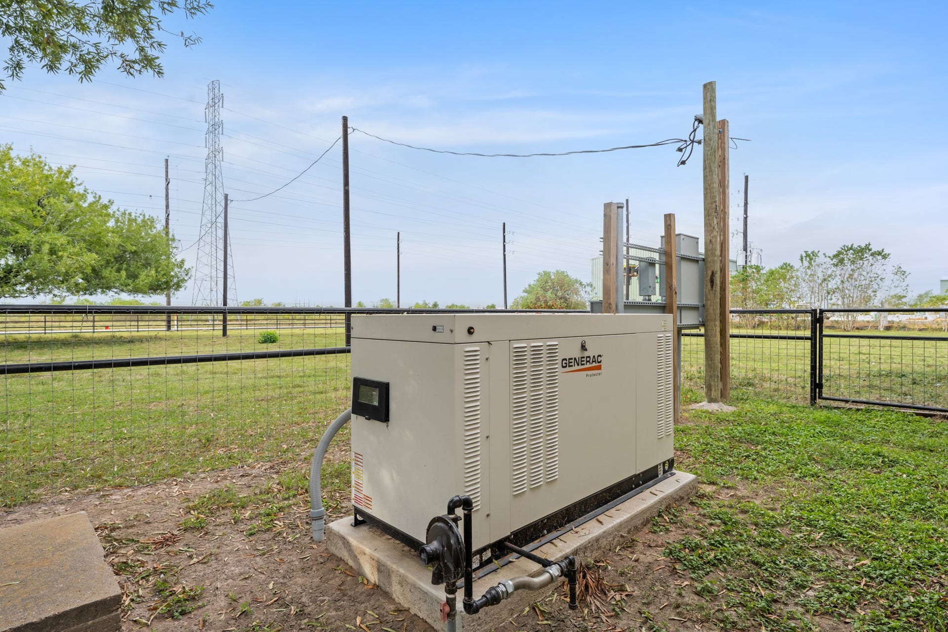 28030 Betka Road, Hockley, TX 77447 whole house generator