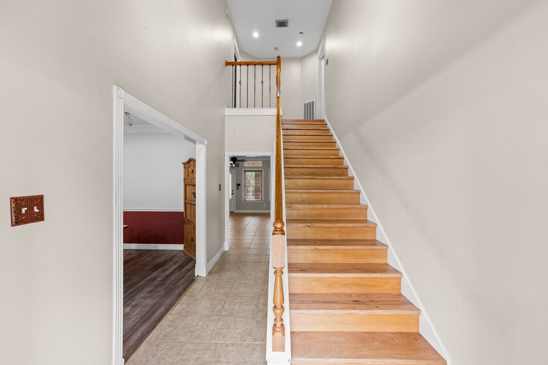 28030 Betka Road, Hockley, TX 77447 custom live oak stair case